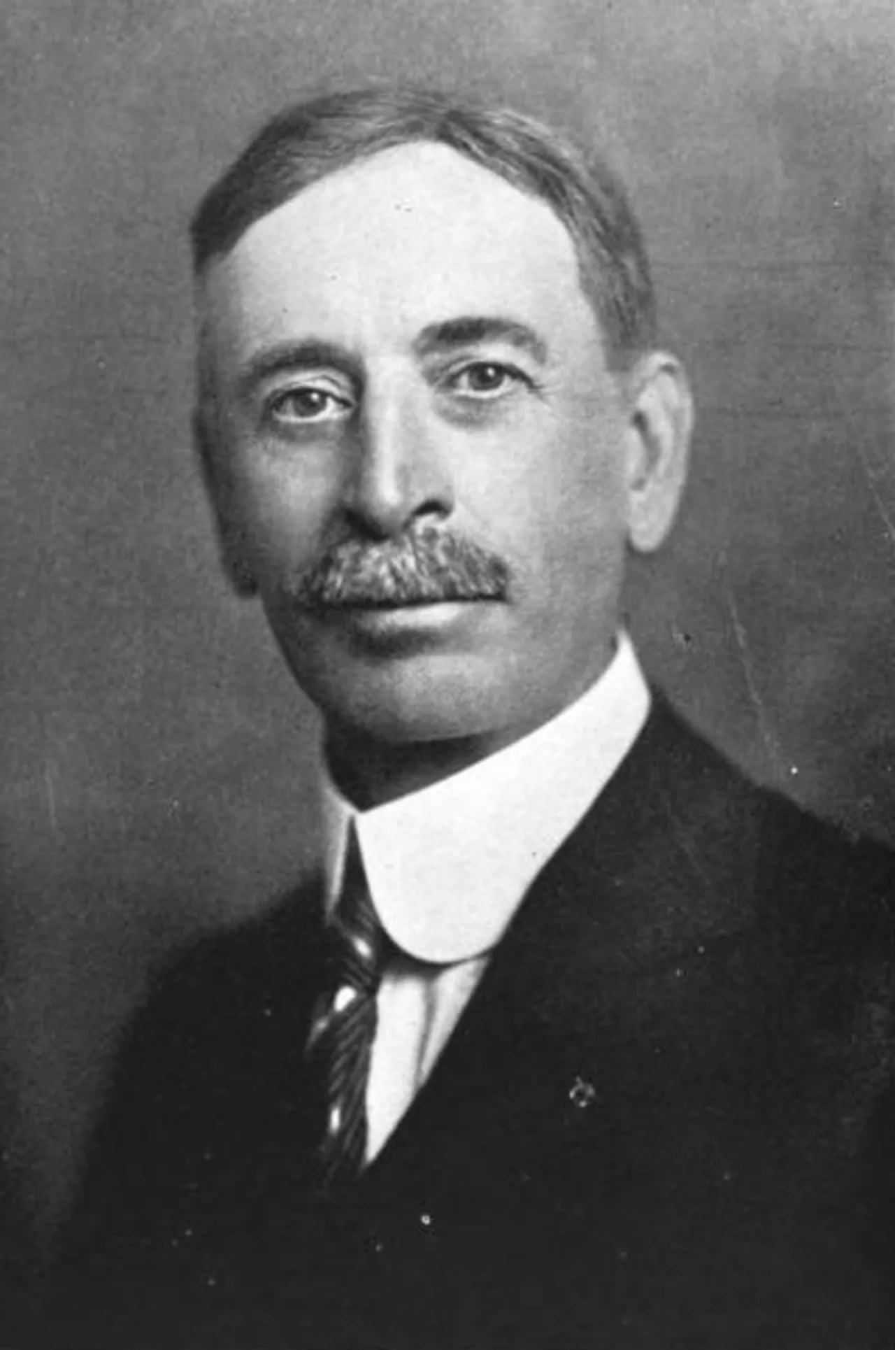 Portrait of Louis A. Merchant (1860–1950) – memorial page