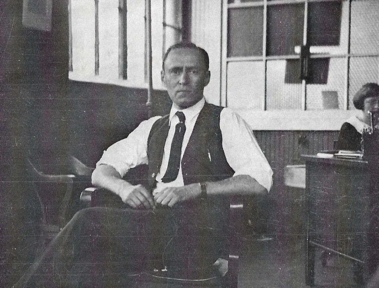 Portrait of Louis H. Schwitzer (1880–1967) – memorial page