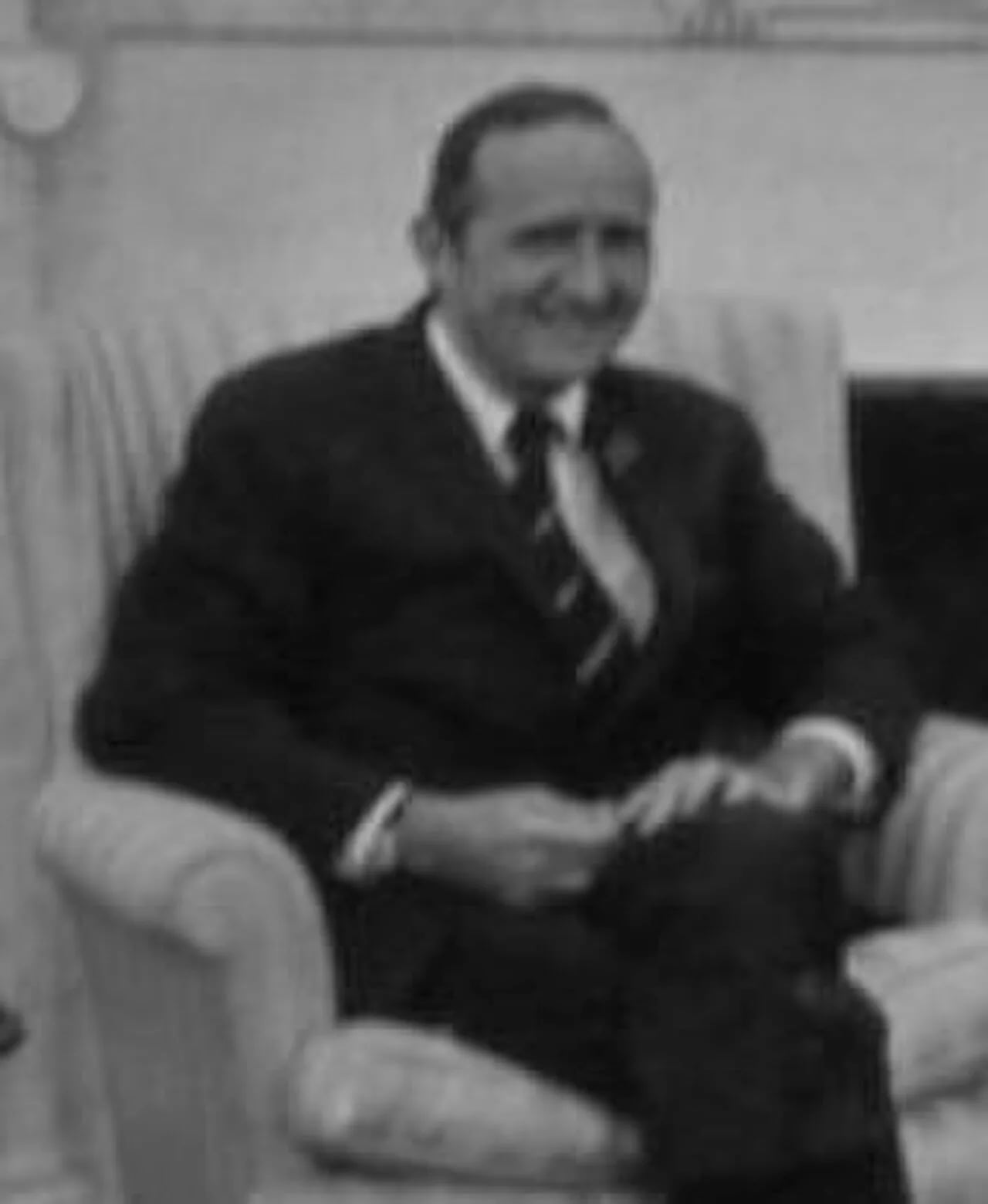 Portrait of Louis Harris (1921–2016) – memorial page