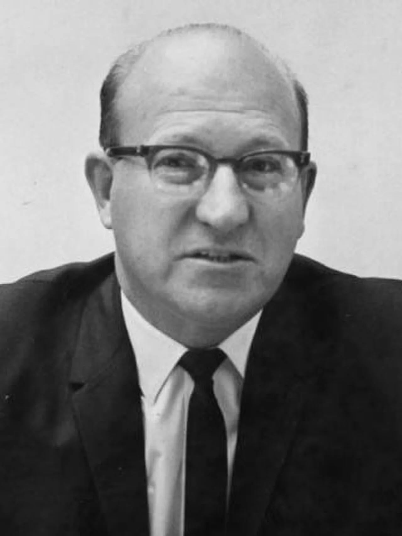 Porträt von Louis R. Nowell (1915–2009) – Gedenkseite