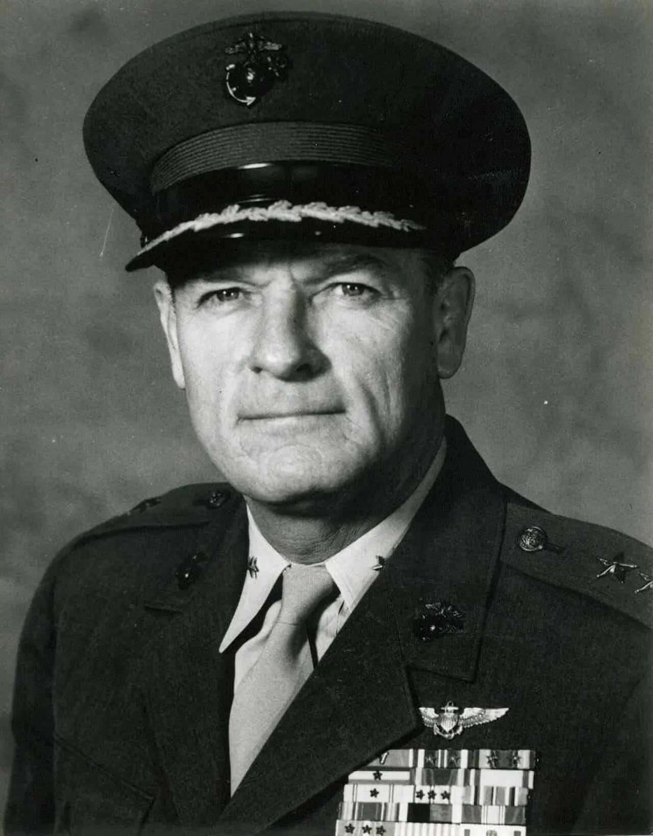 Portrait of Louis Robertshaw (1912–2003) – memorial page
