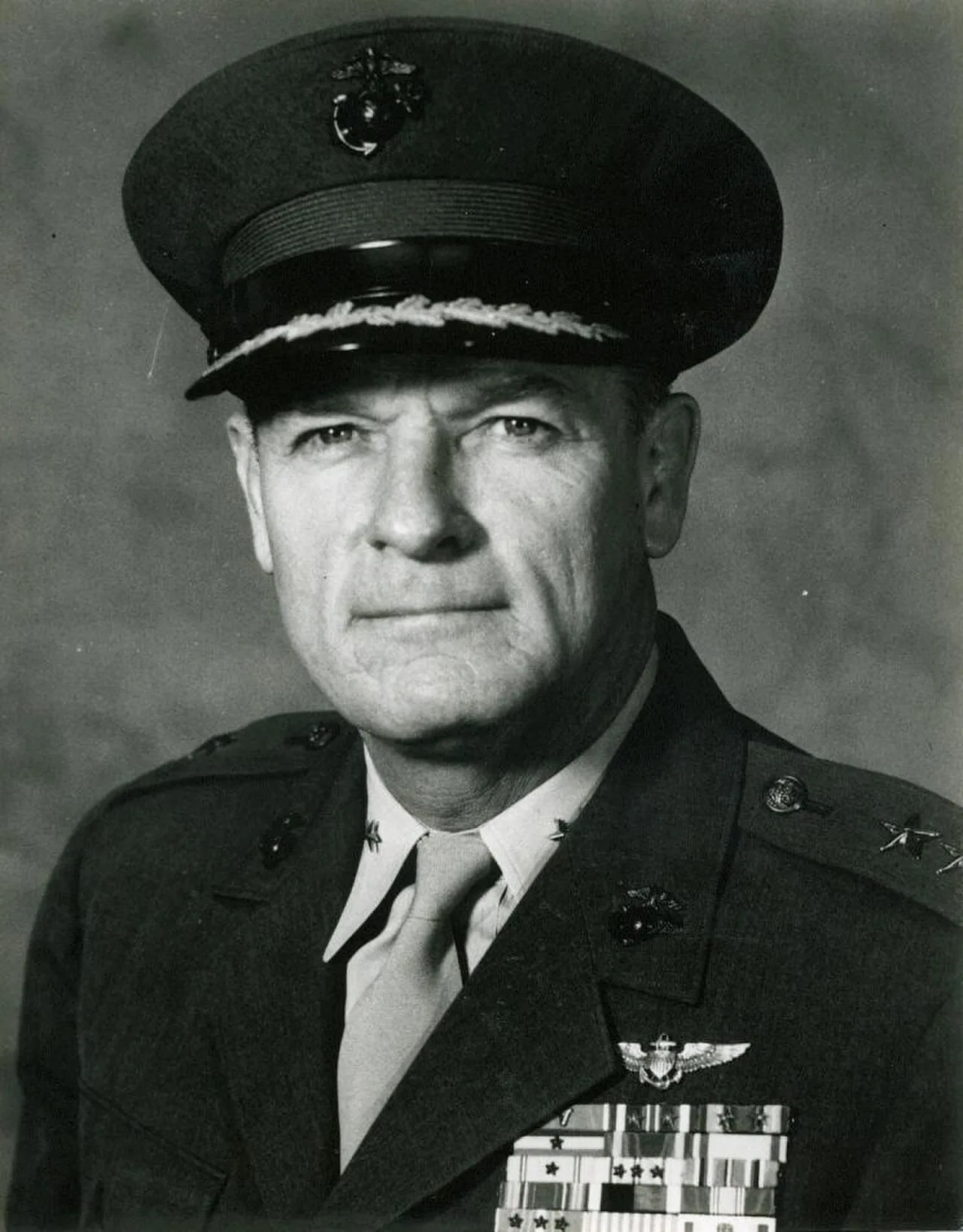 Portrait of Louis Robertshaw (1912–2003) – memorial page