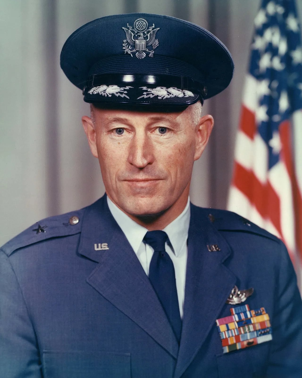 Portrait of Louis T. Seith (1921–2007) – memorial page