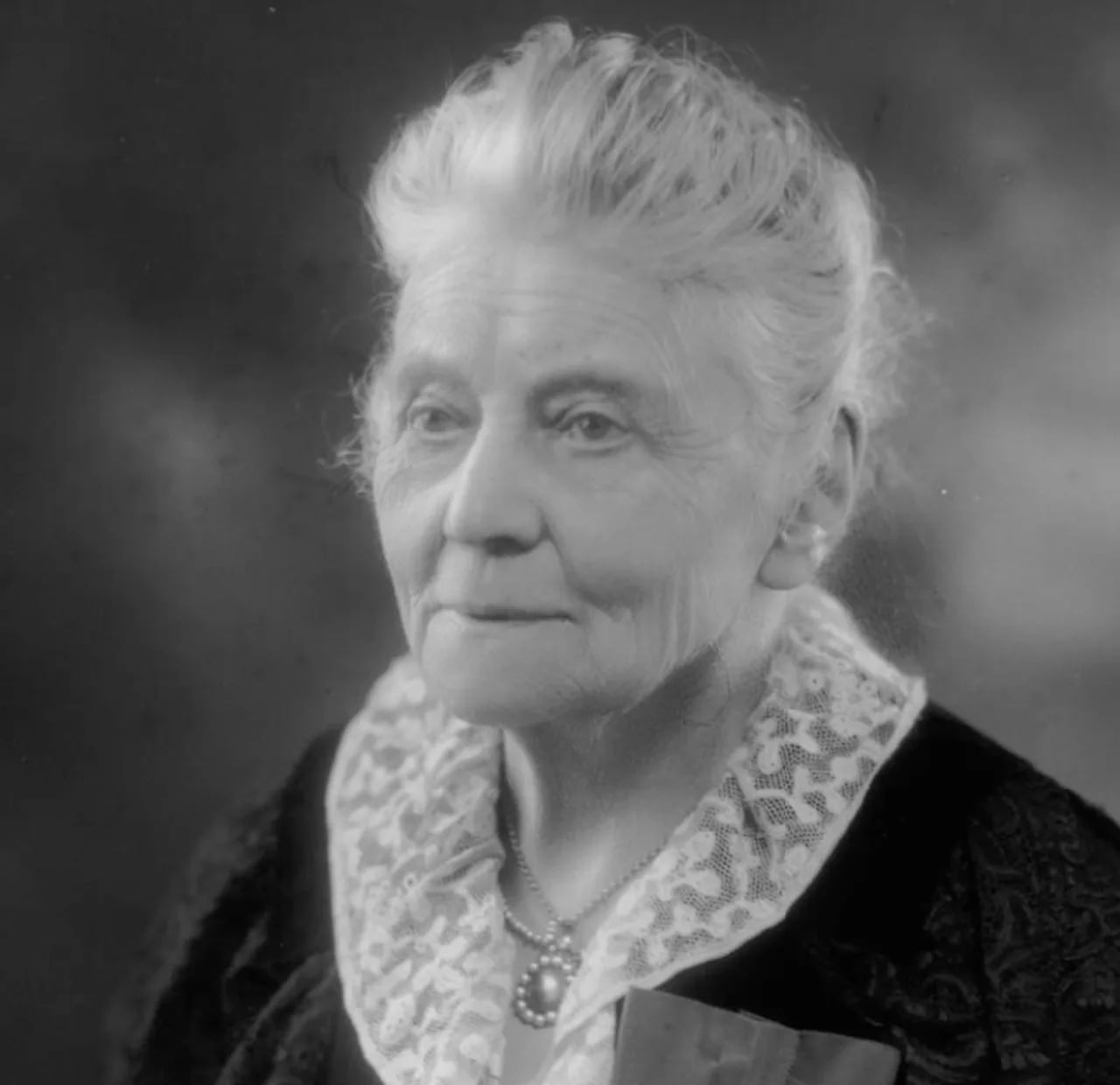 Portrait of Louisa Lumsden (1840–1935) – memorial page