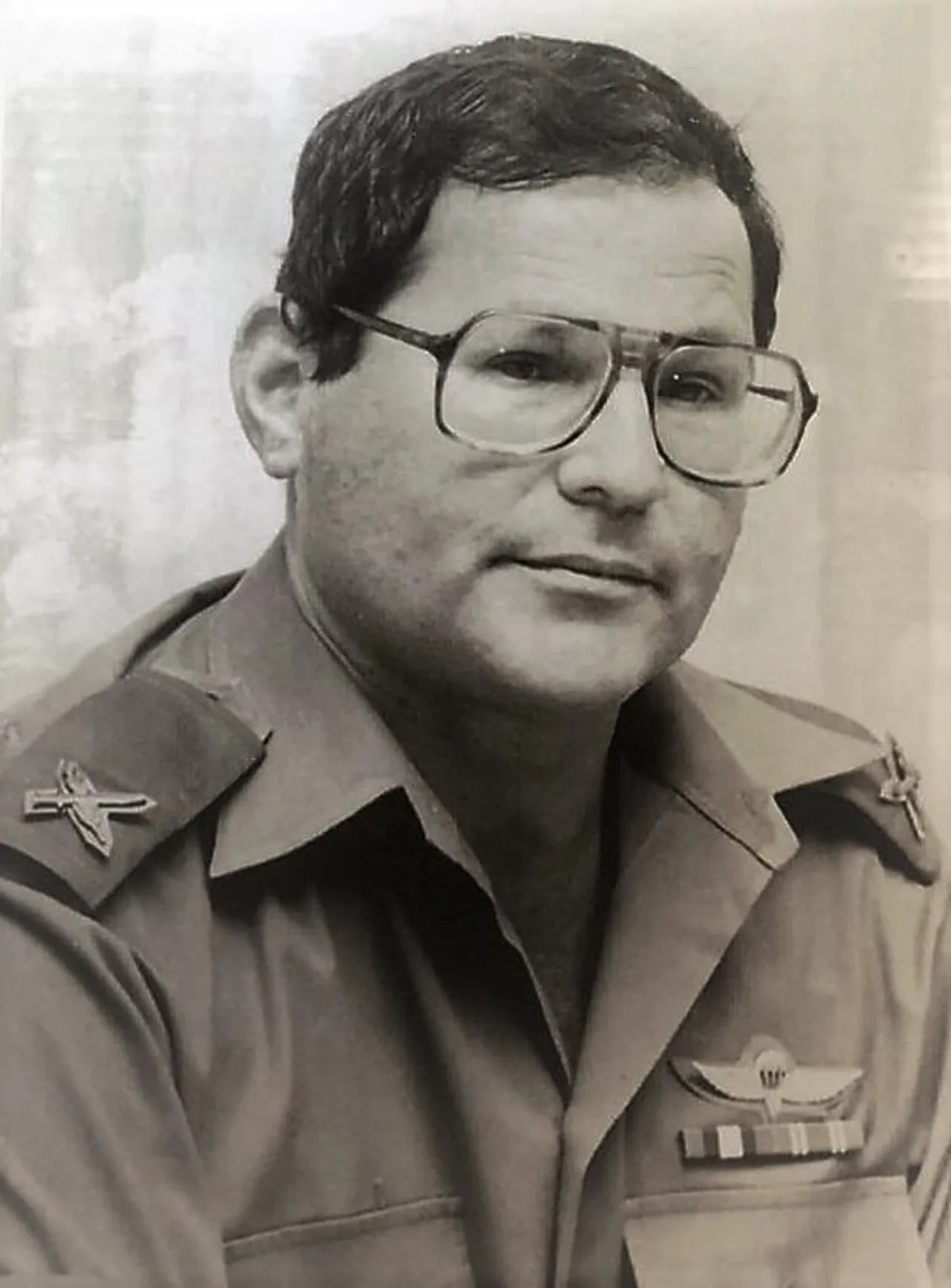 Porträt von Amos Gilboa (1939–2020) – Gedenkseite