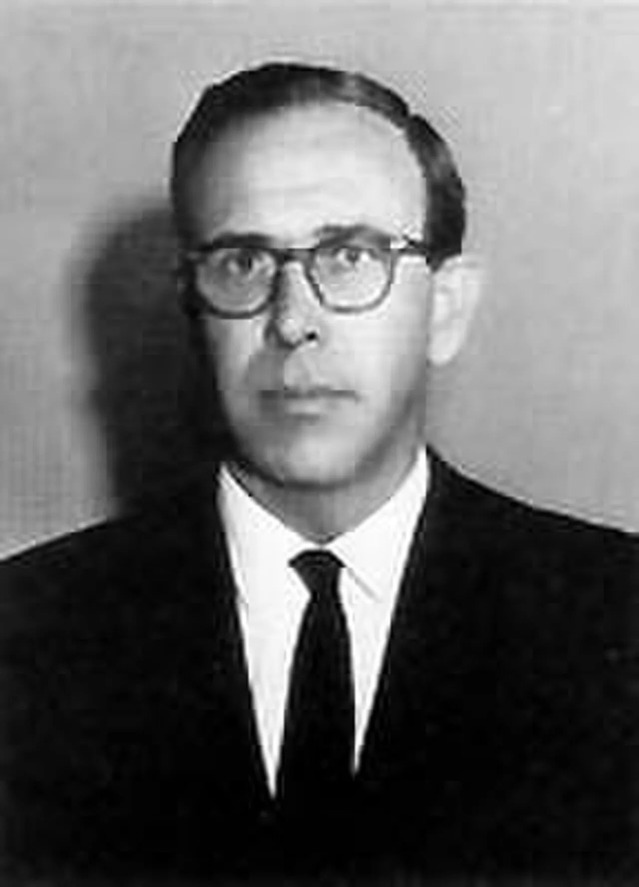 Portrait of Lowell K. Bridwell (1924–1986) – memorial page
