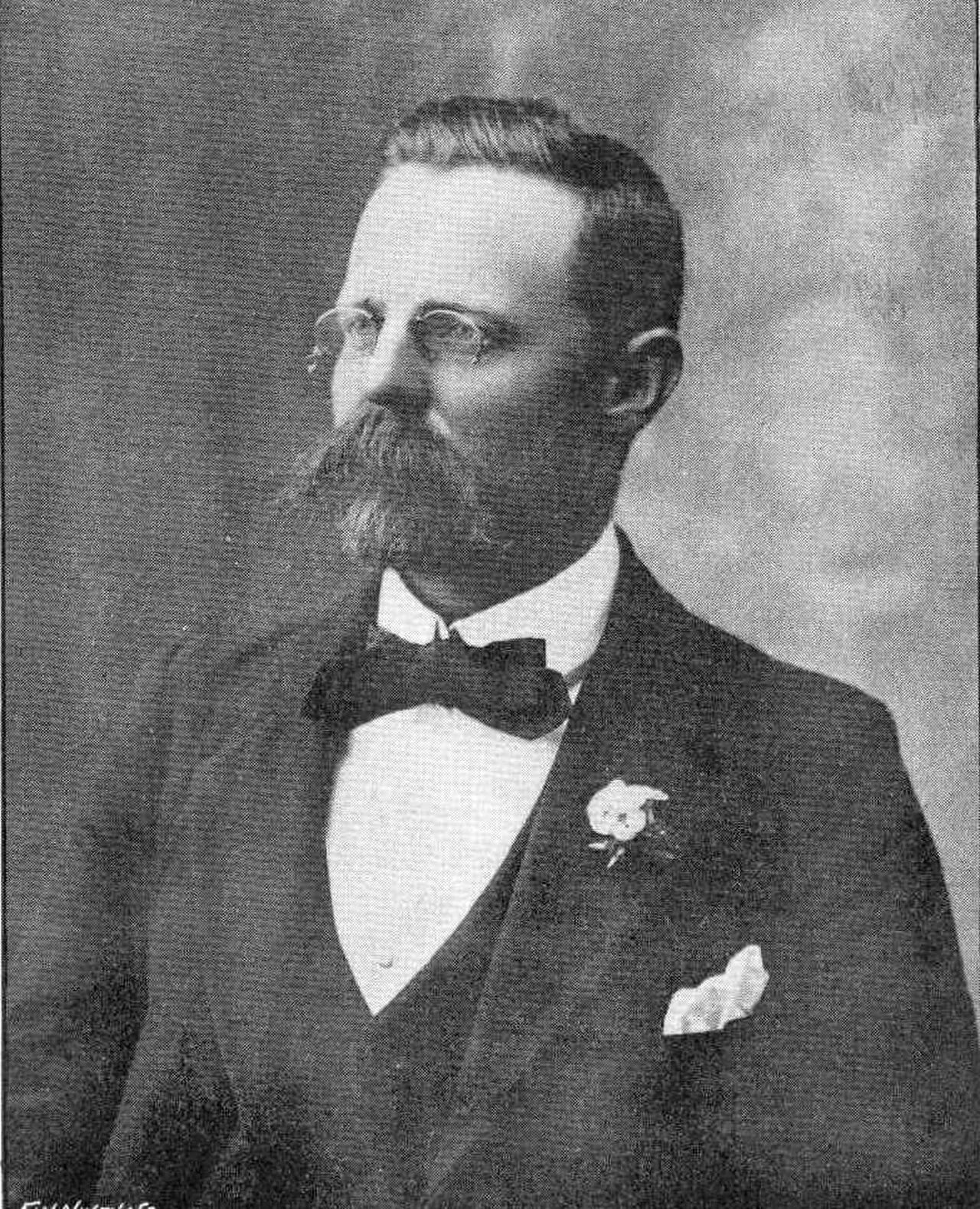 Porträt von Lyall Hall (1861–1935) – Gedenkseite