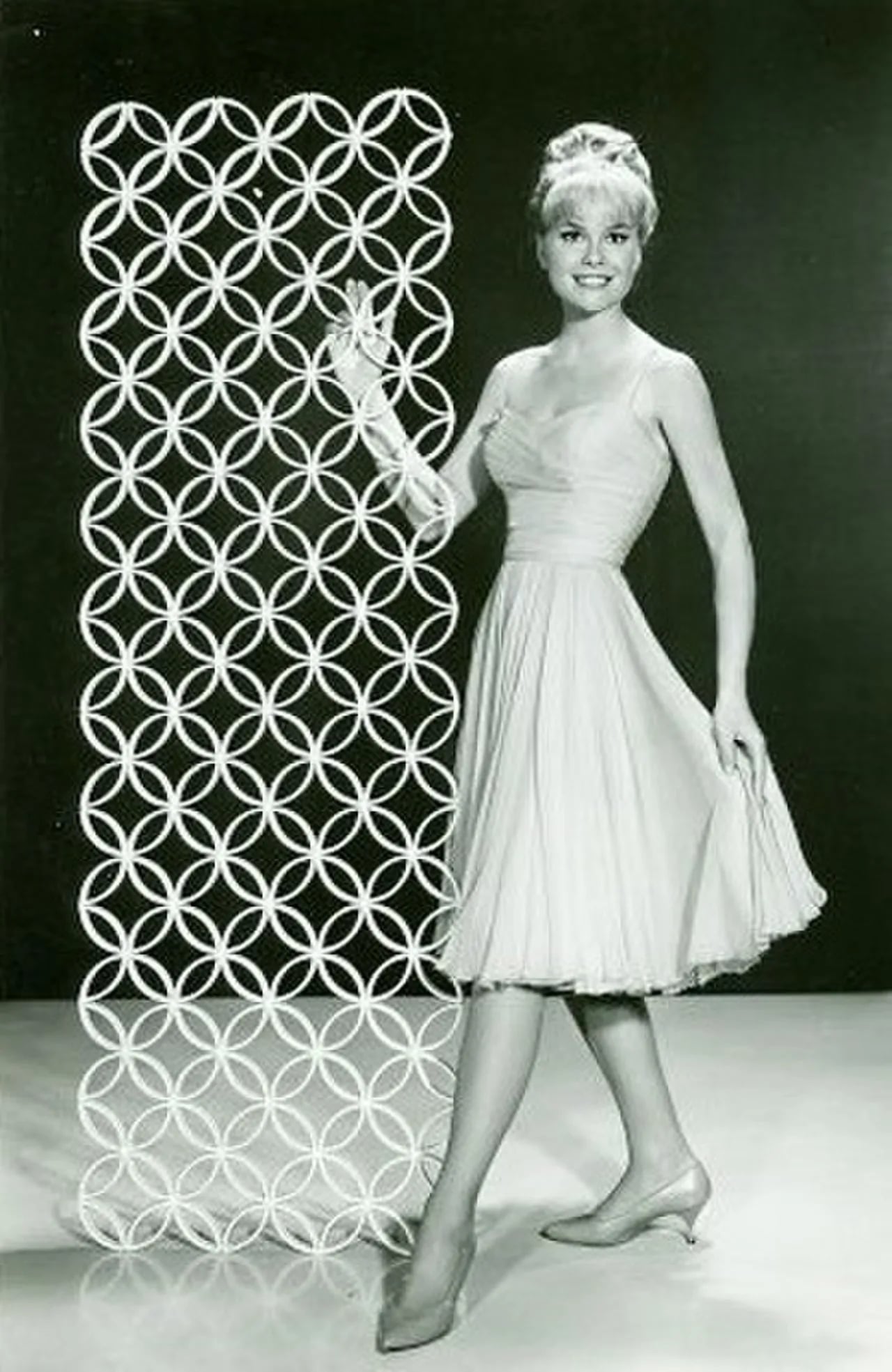 Portrait of Lynn Borden (1937–2015) – memorial page
