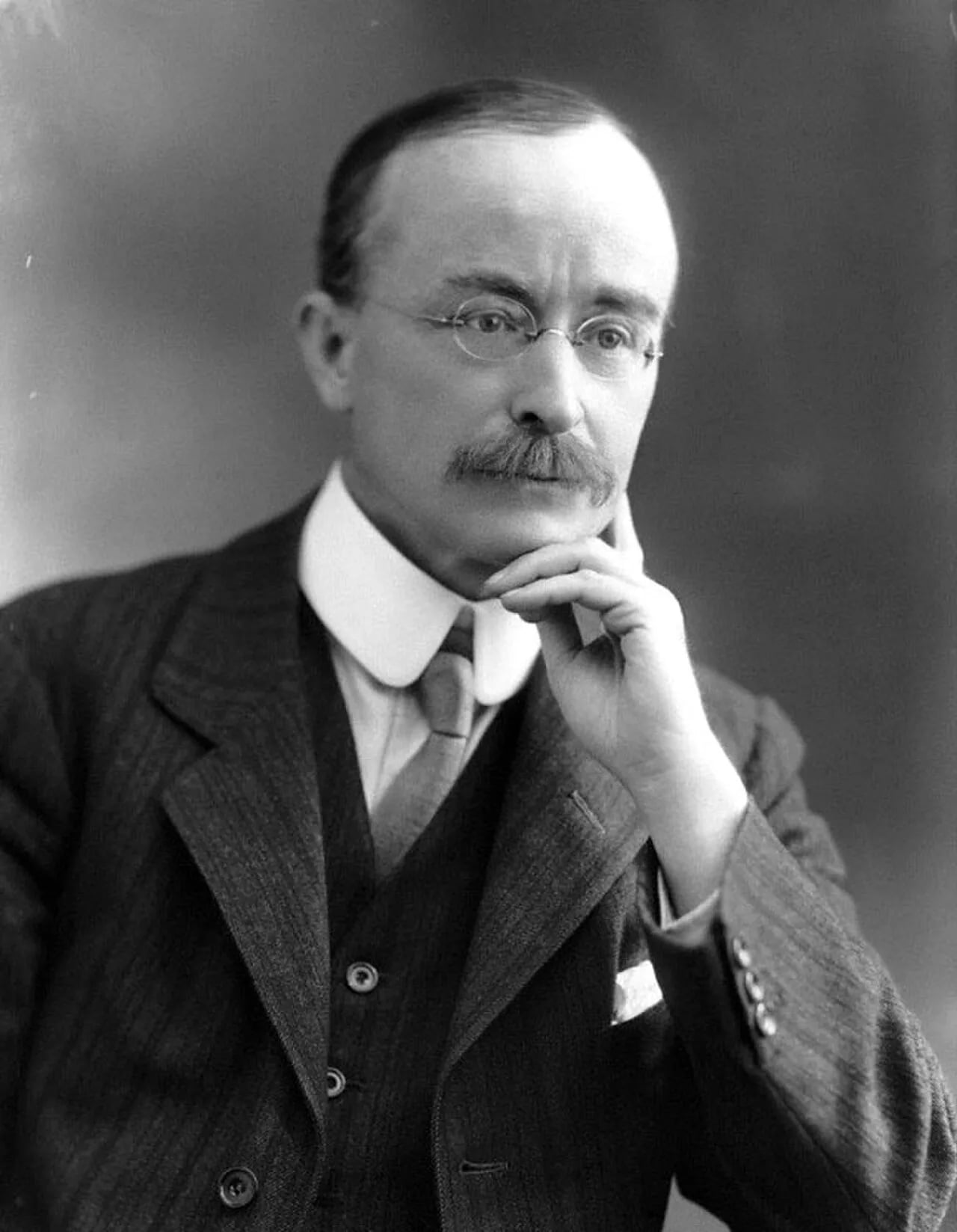 Porträt von Malcolm Delevingne (1868–1950) – Gedenkseite