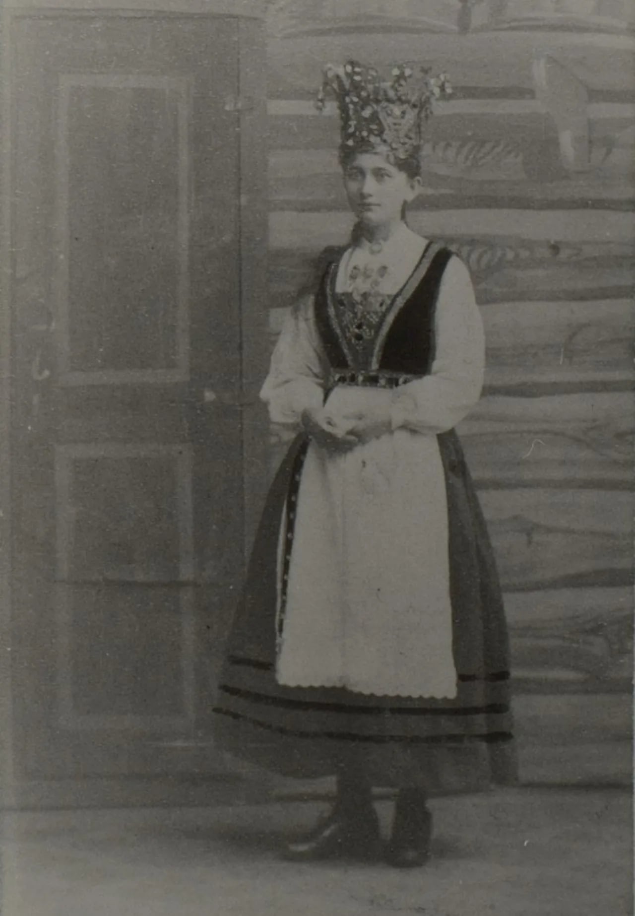 Portrait of Rolfine Absalonsen (1864–1933) – memorial page