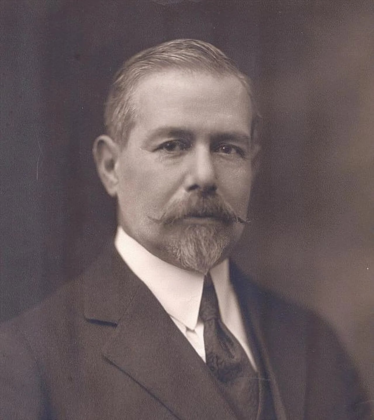 Portrait of Manuel Garza Aldape (1871–1924) – memorial page