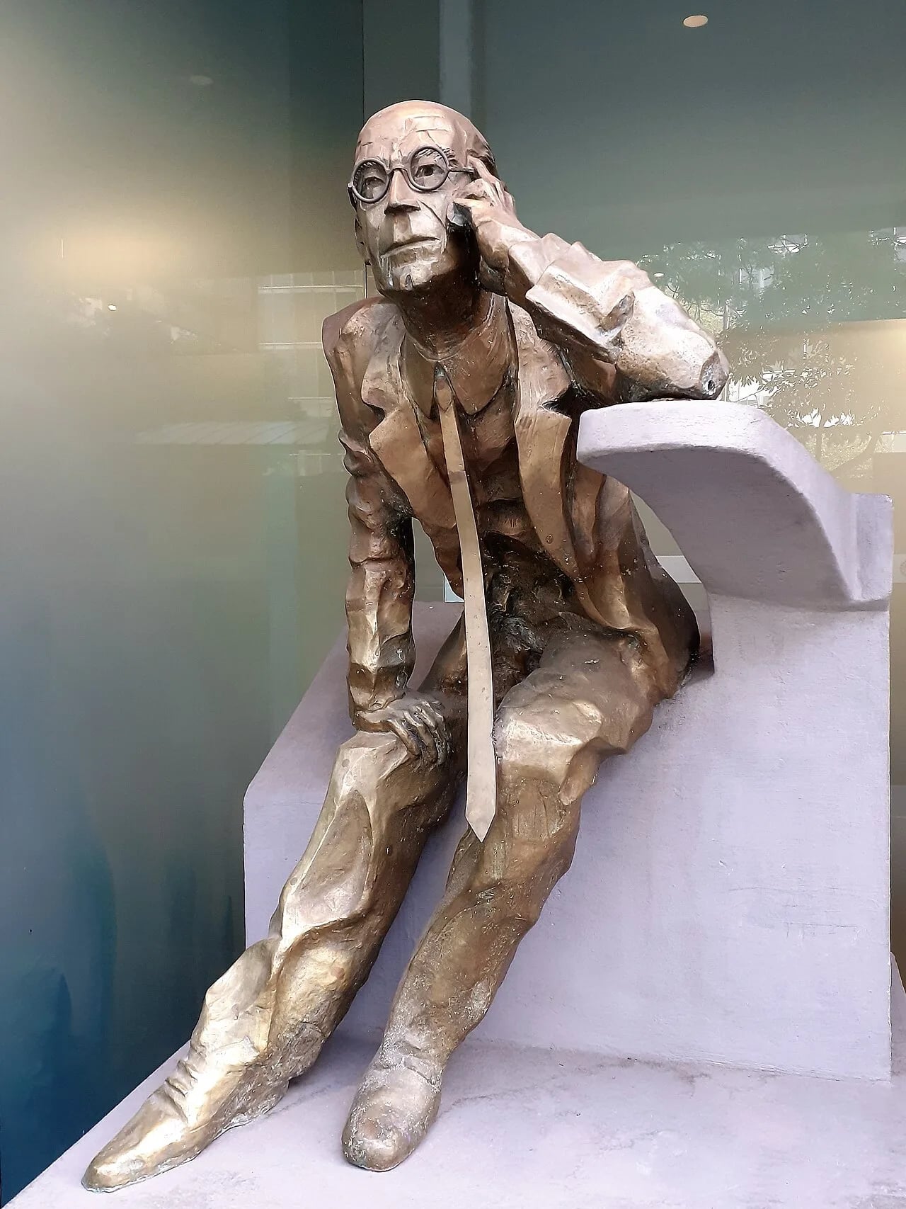 Portrait of Manuel Sandoval Vallarta (1898–1976) – memorial page