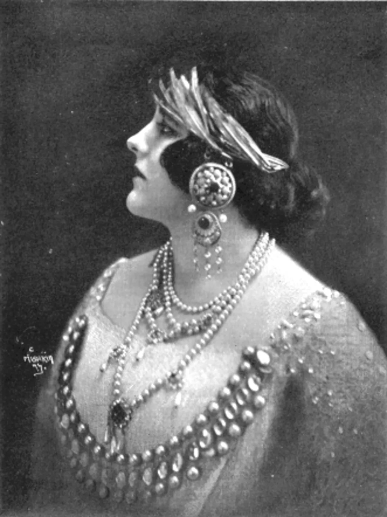 Porträt von Marguerite d'Alvarez (1884–1953) – Gedenkseite