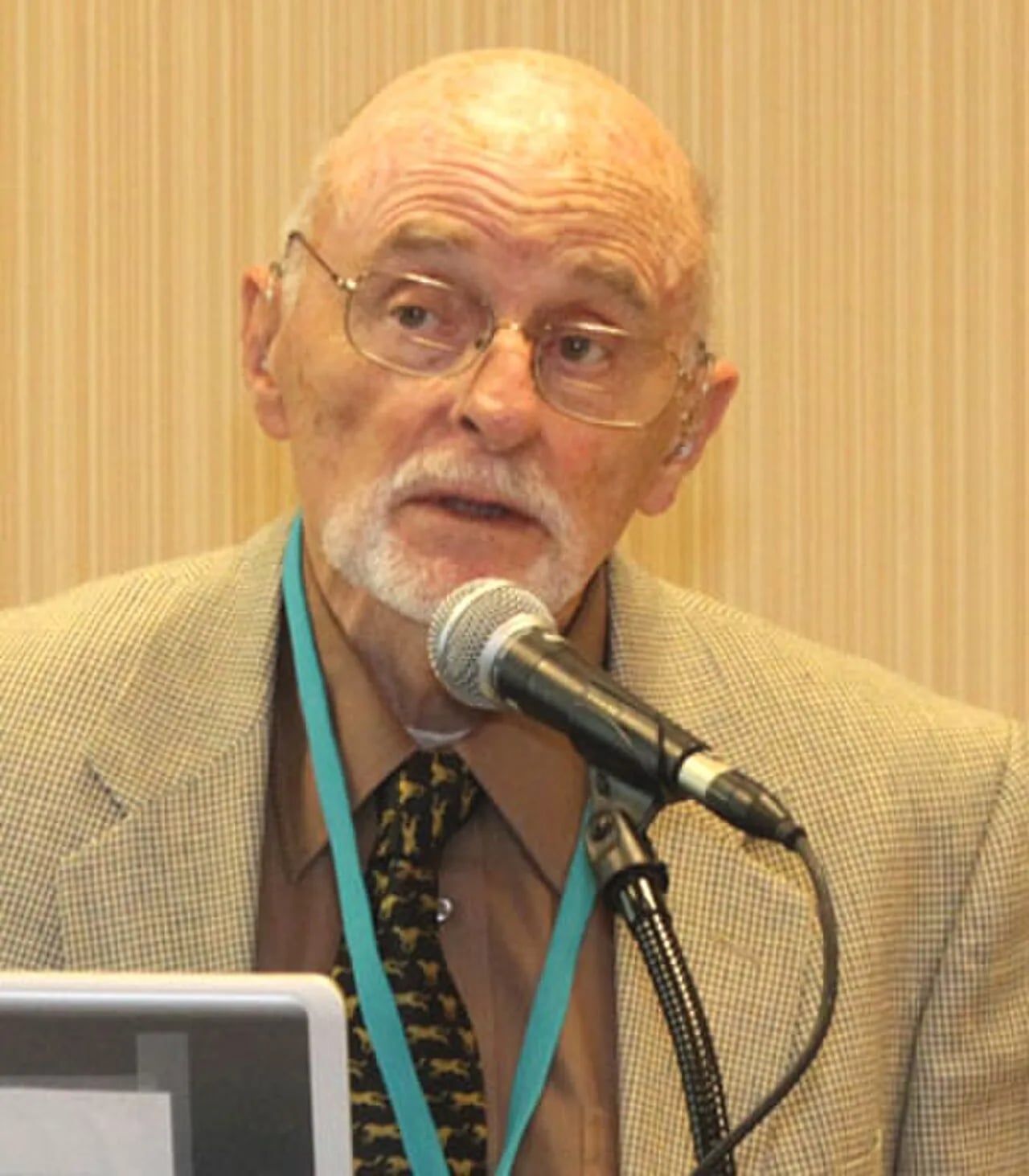 Portrait of Earl Hunt (1933–2016) – memorial page