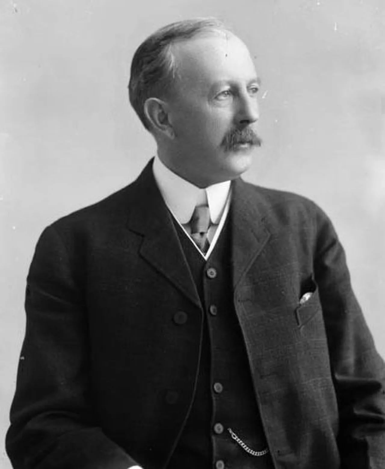 Portrait of Martin Burrell (1858–1938) – memorial page