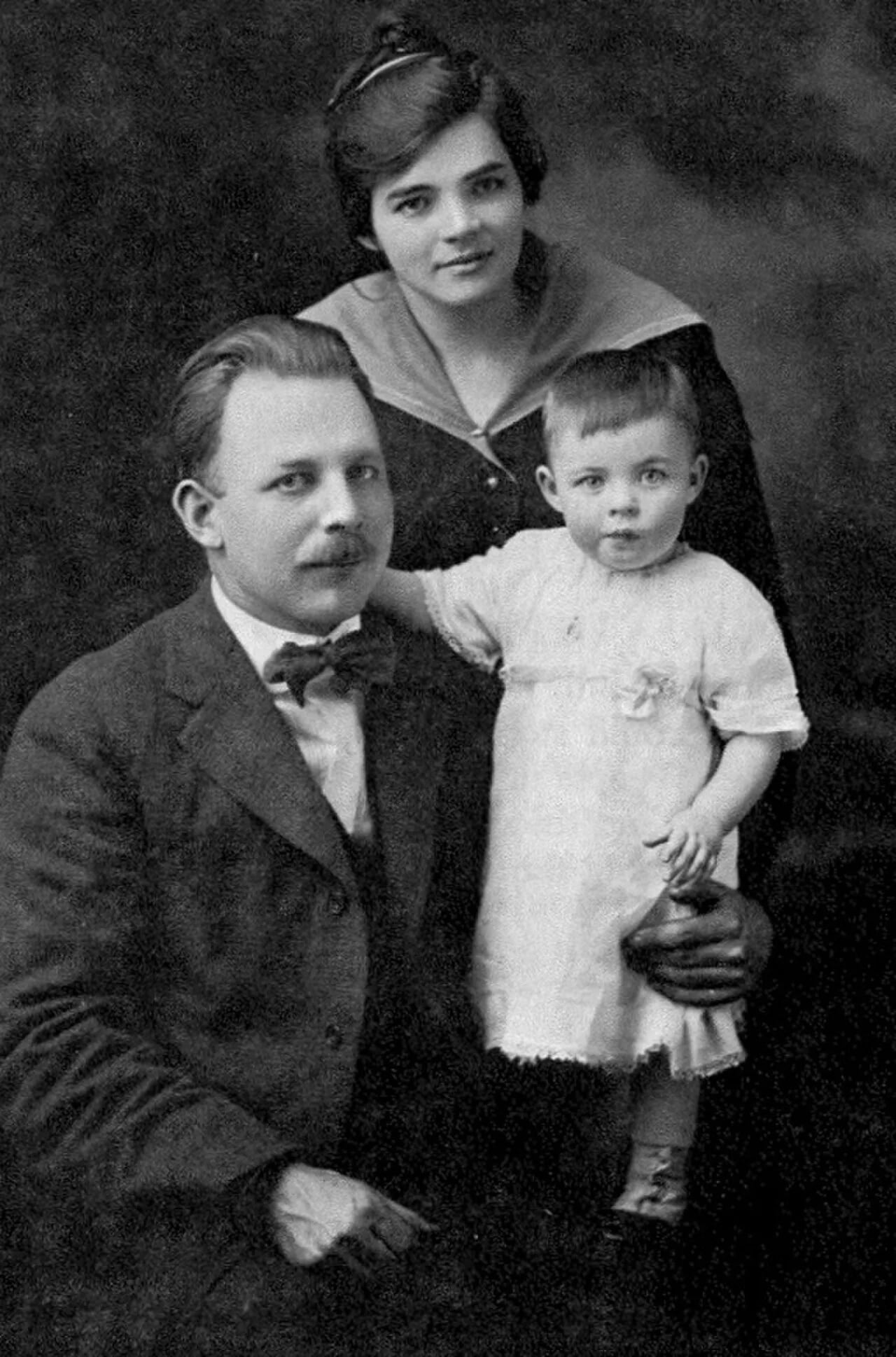 Portrait of Martin DeHaan (1891–1965) – memorial page