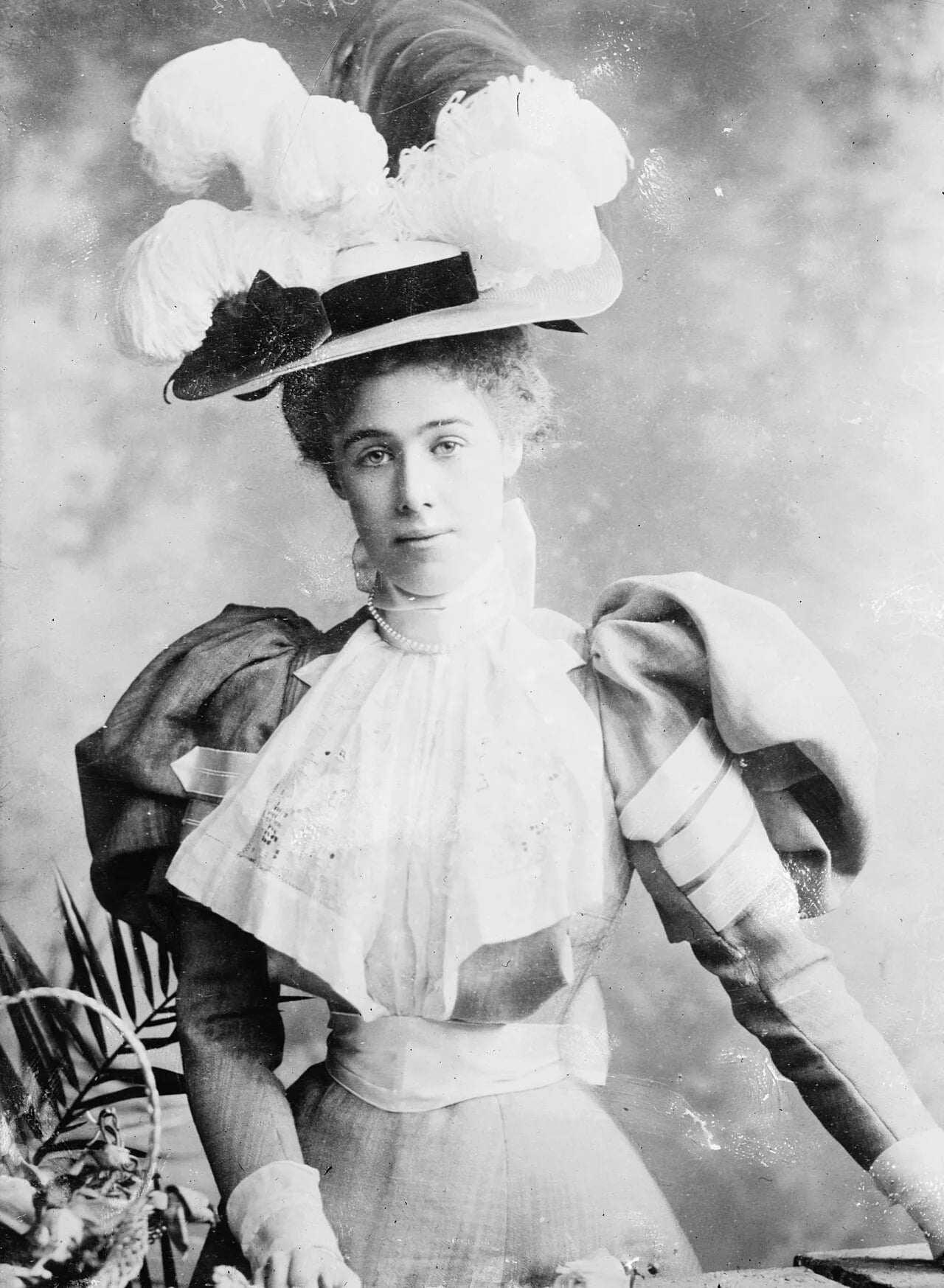 Porträt von Cornelia, Countess of Craven (1877–1961) – Gedenkseite