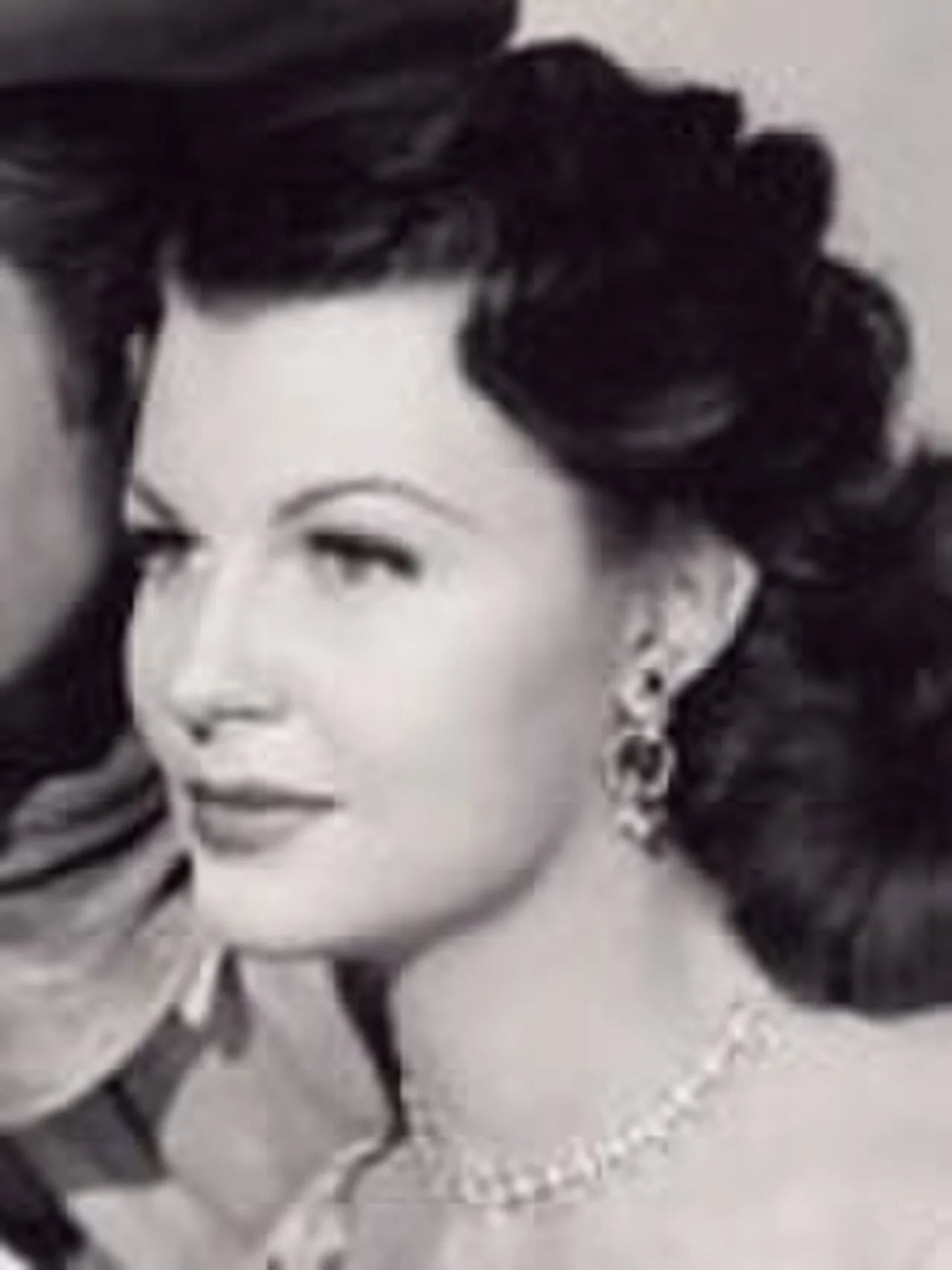 Portrait of Mary Castle (1931–1998) – memorial page