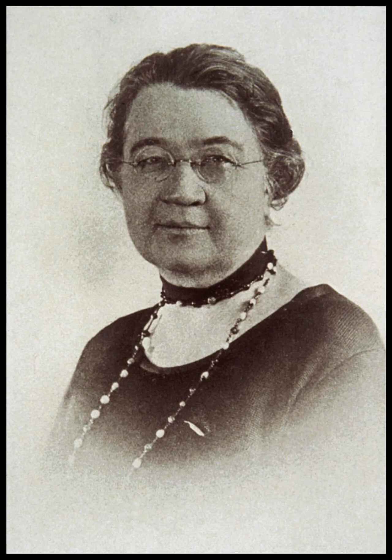 Portrait of Mary Eileen Ahern (1860–1938) – memorial page