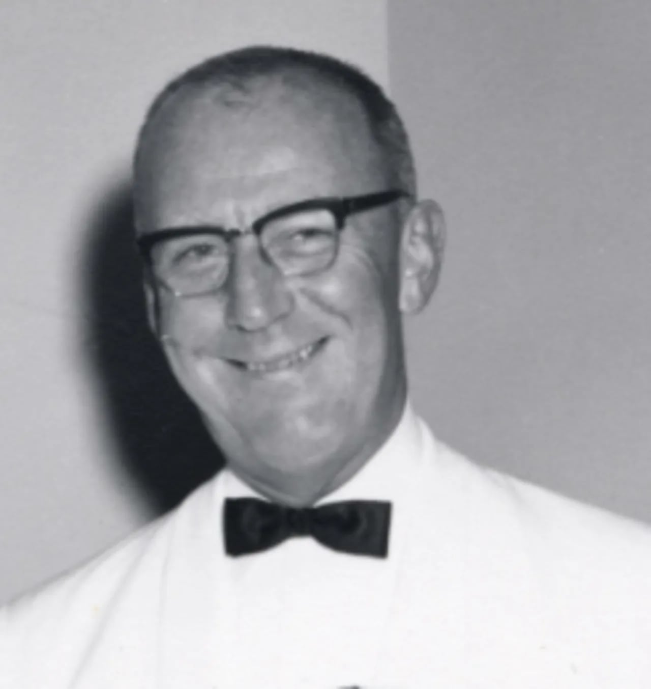 Porträt von Maurice A. Donahue (1918–1999) – Gedenkseite