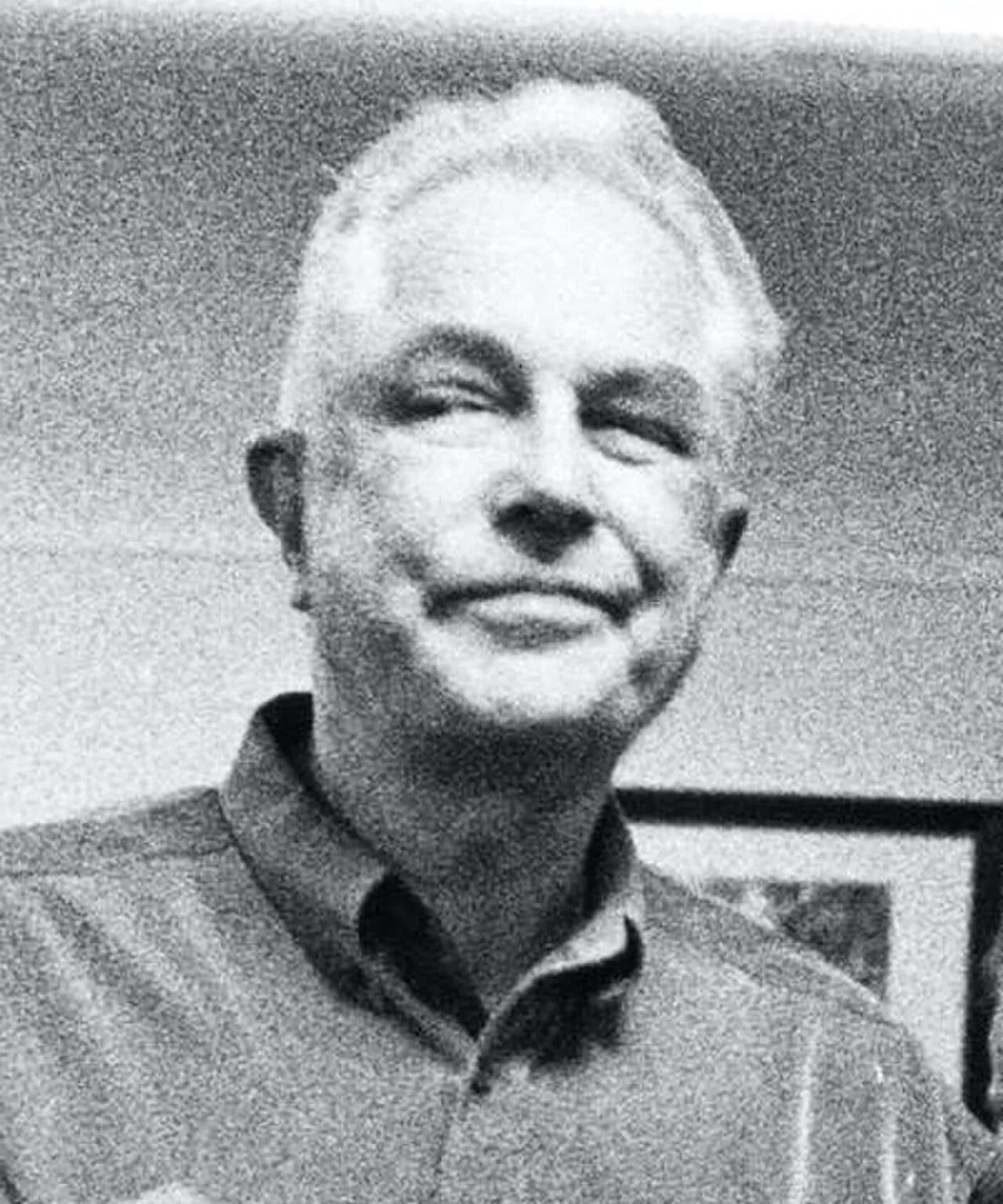 Portrait of Max Cryer (1935–2021) – memorial page