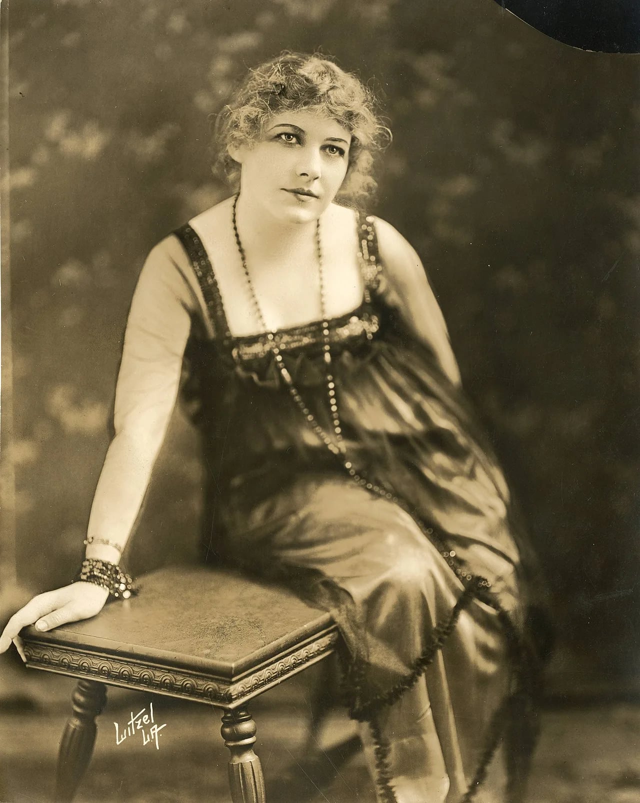 Portrait of Margaret Thompson (1889–1969) – memorial page