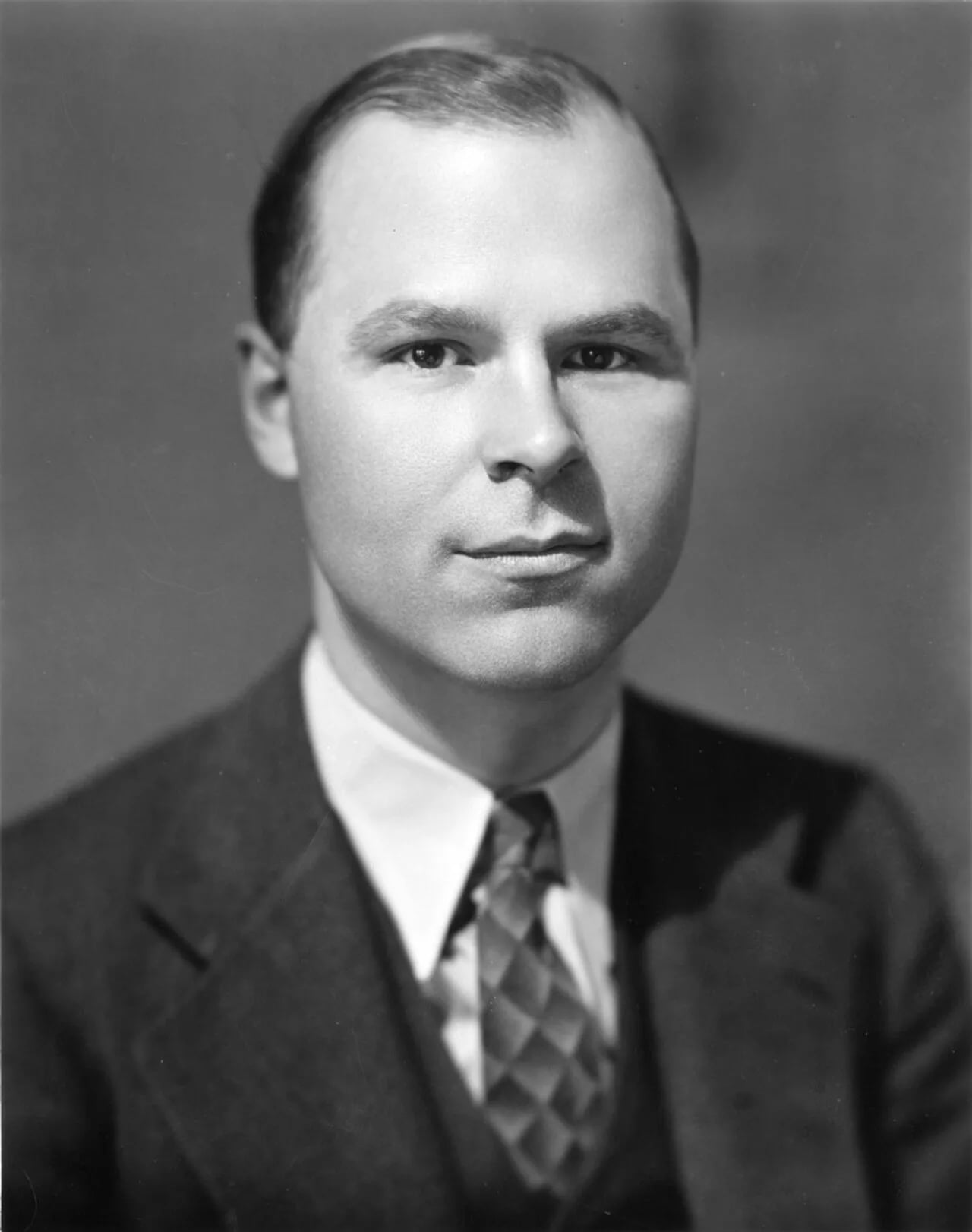 Portrait of Maynard C. Krueger (1906–1991) – memorial page