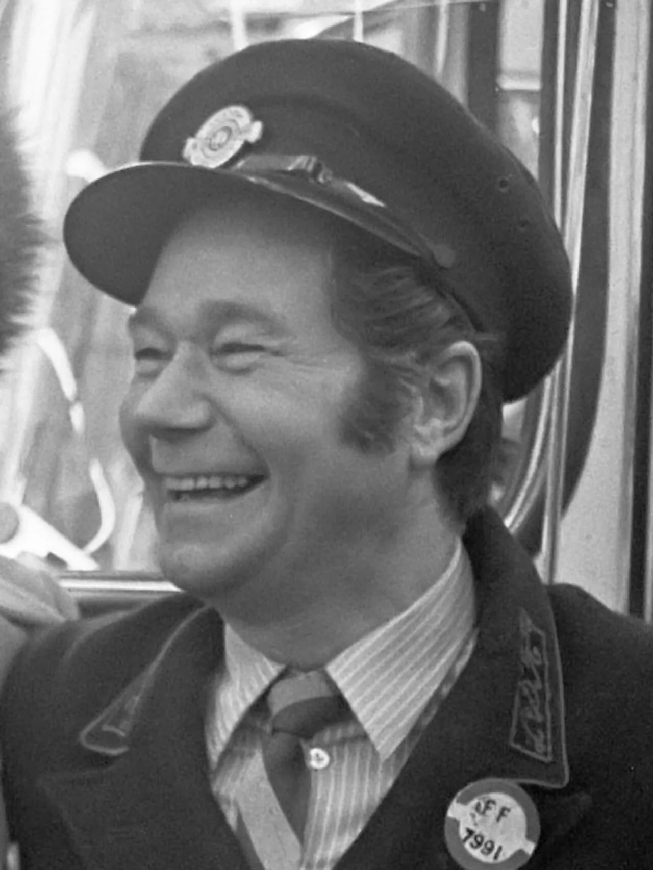 Portrait of Reg Varney (1916–2008) – memorial page