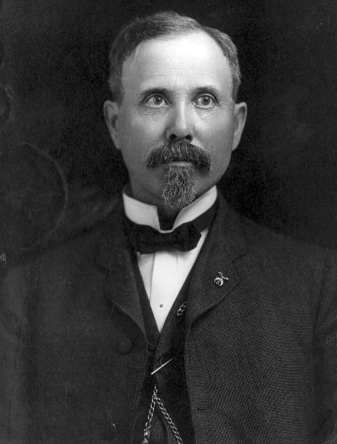 Portrait of Joseph J. Russell (1854–1922) – memorial page