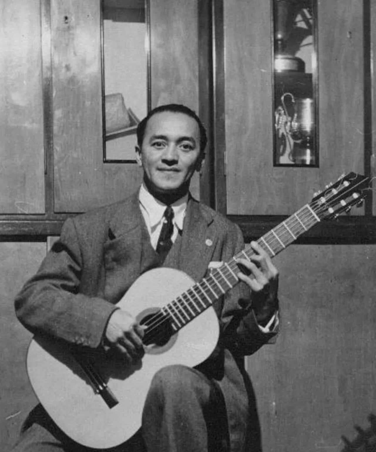 Portrait of Alirio Díaz (1923–2016) – memorial page