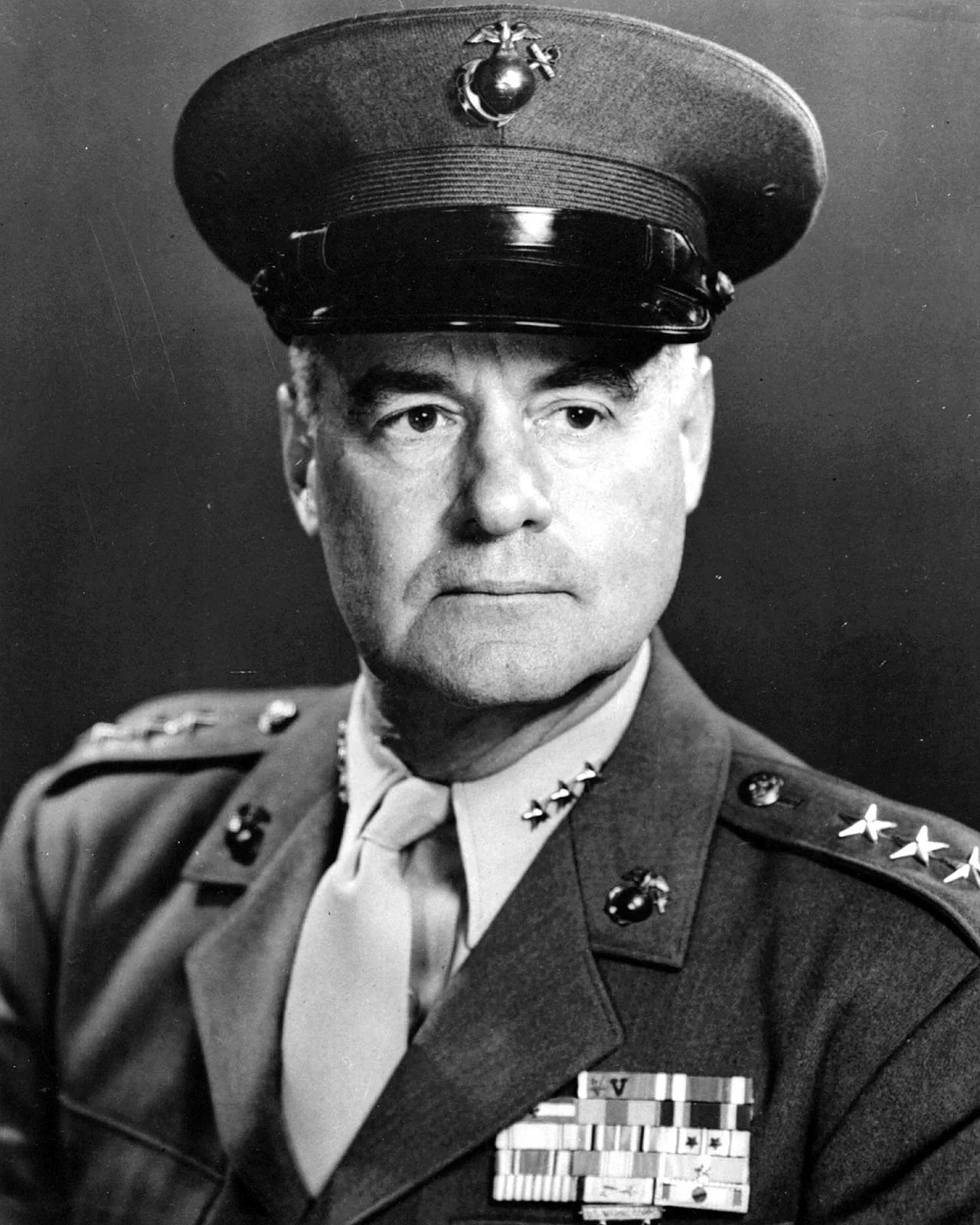 Porträt von Merrill B. Twining (1902–1996) – Gedenkseite