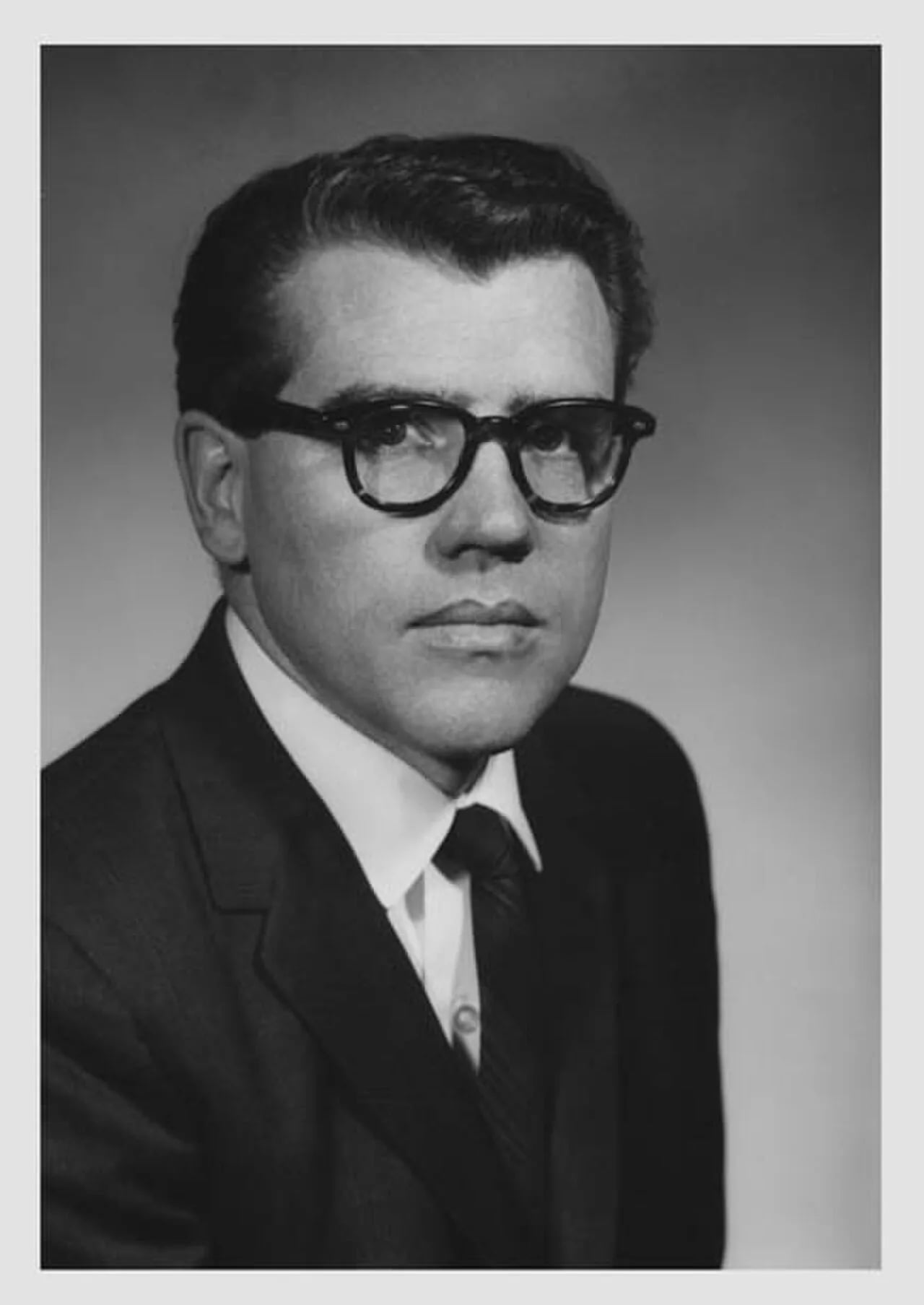 Portrait of Merrill Bradshaw (1929–2000) – memorial page