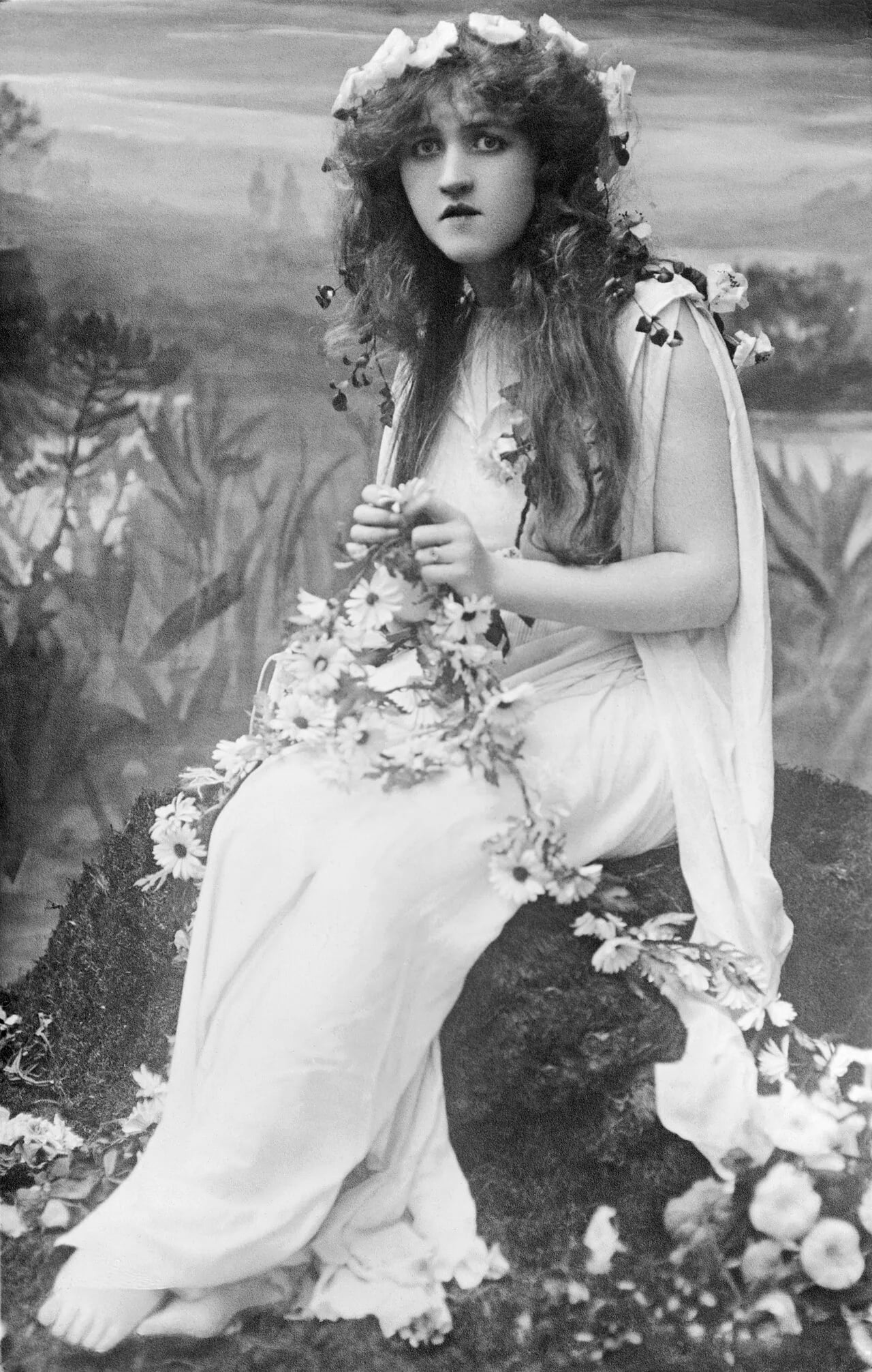 Portrait of Mignon Nevada (1886–1971) – memorial page