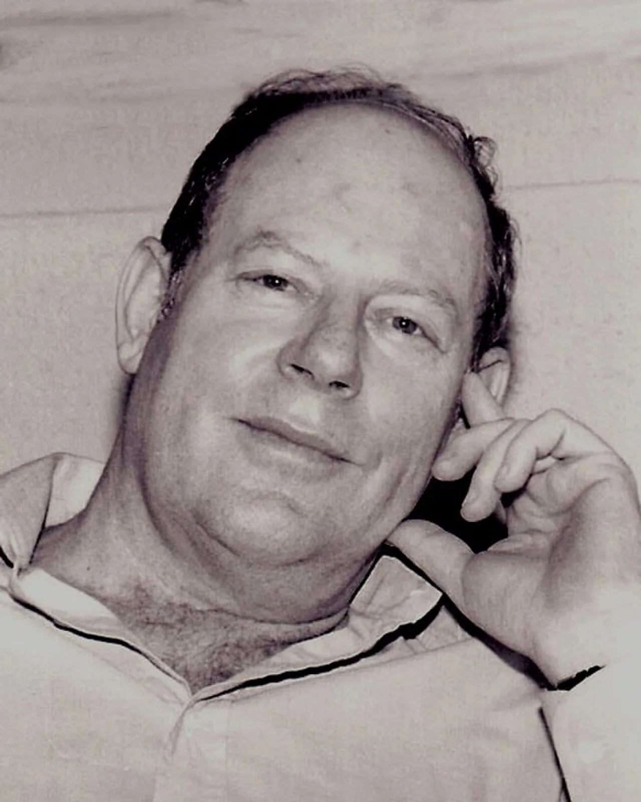 Porträt von Uri Ofer (1937–2025) – Gedenkseite