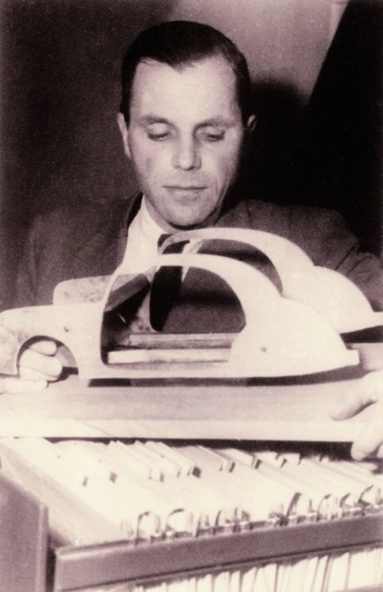 Porträt von Béla Barényi (1907–1997) – Gedenkseite