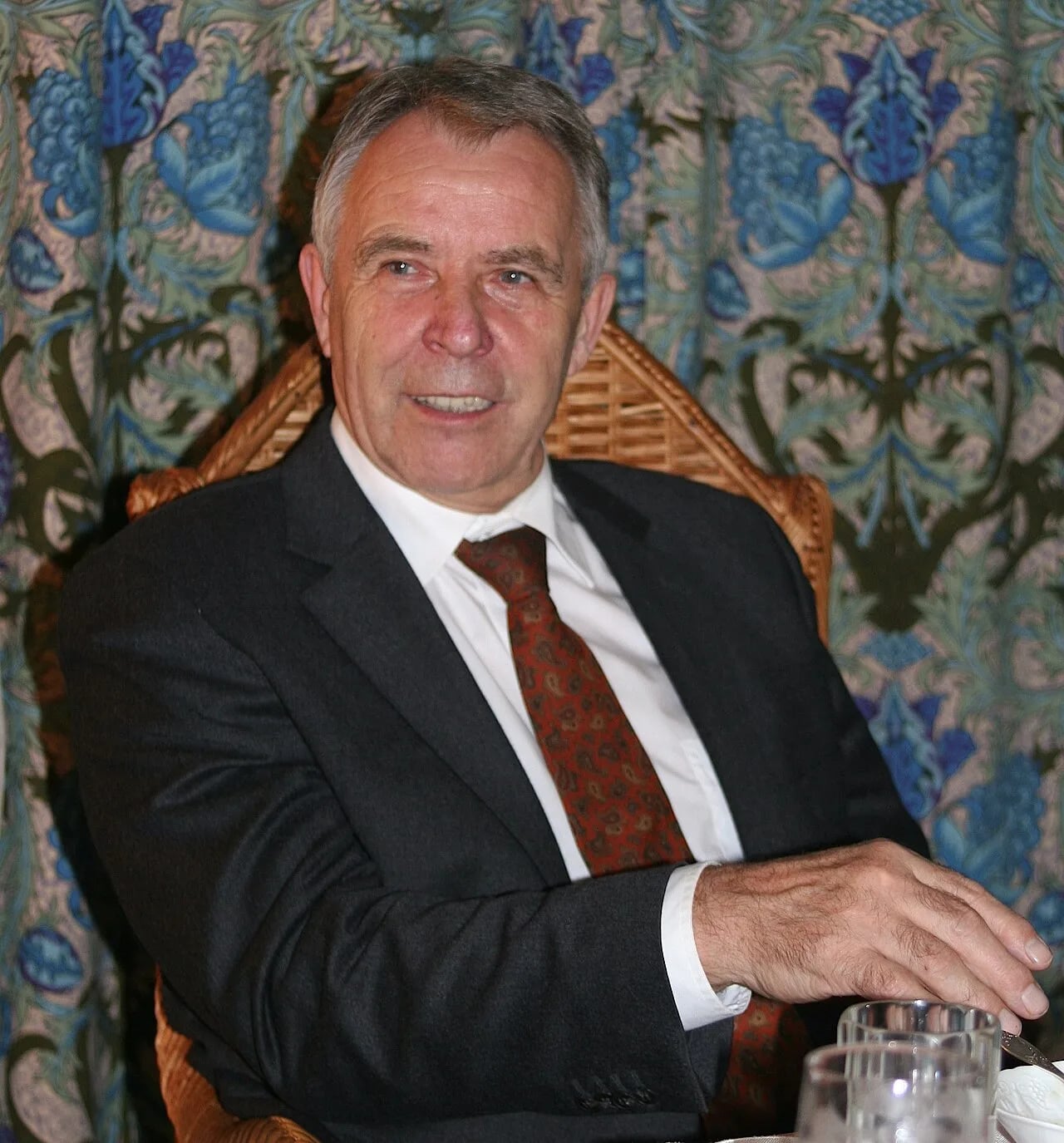 Portrait of Heinz Hillmann (1934–2025) – memorial page
