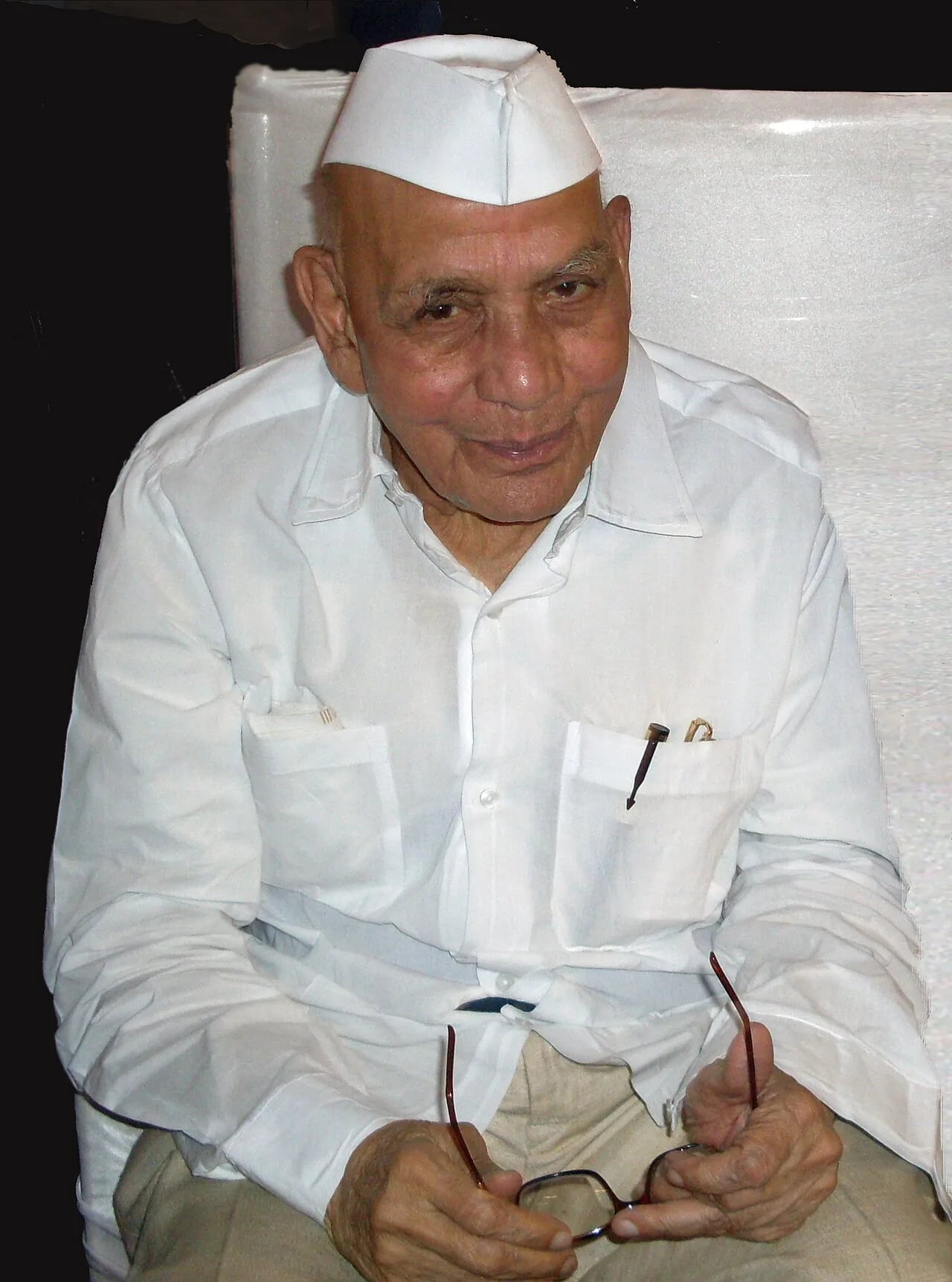 Porträt von Mohan Dharia (1925–2013) – Gedenkseite
