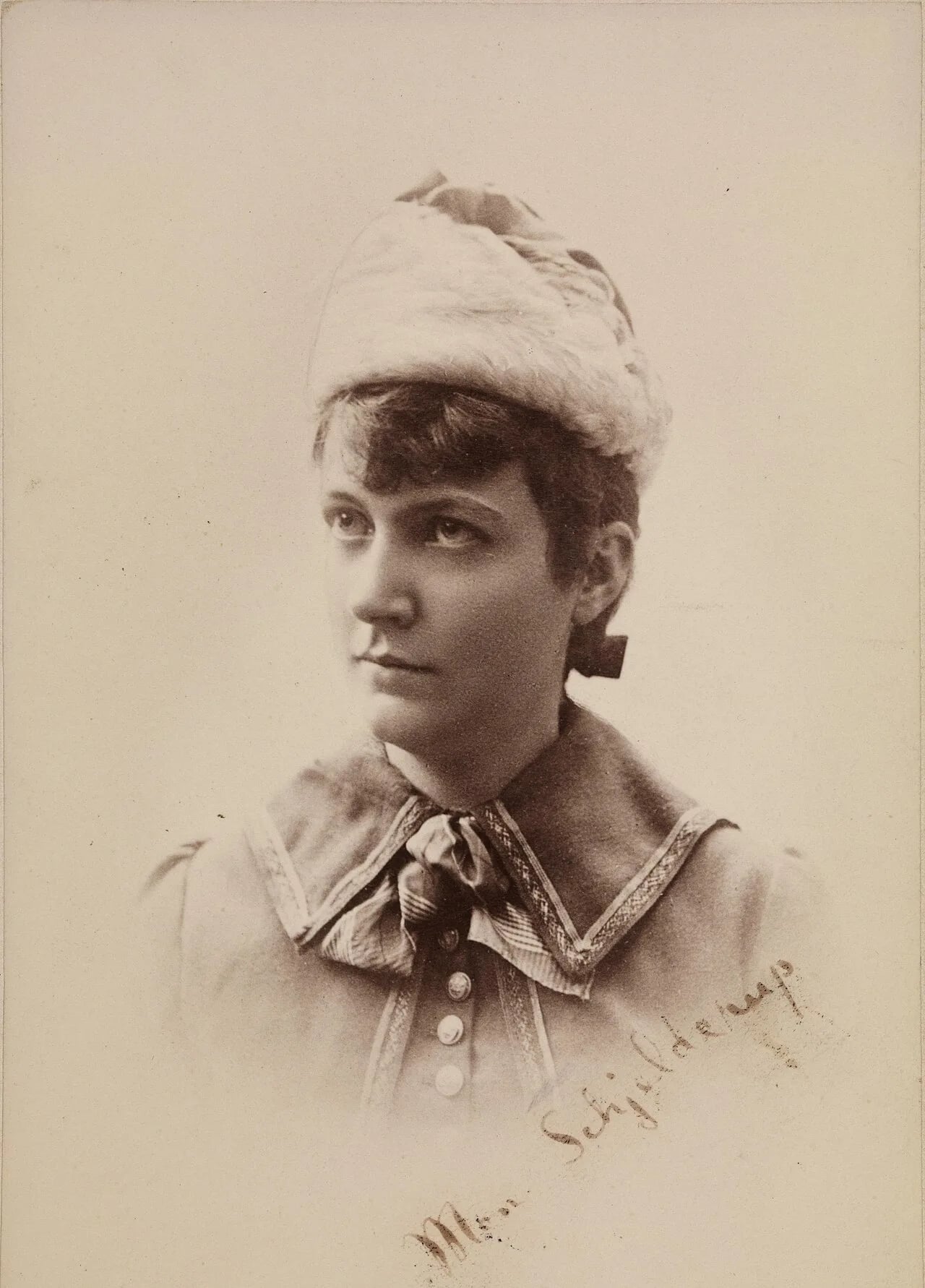 Portrait of Mon Schjelderup (1870–1934) – memorial page