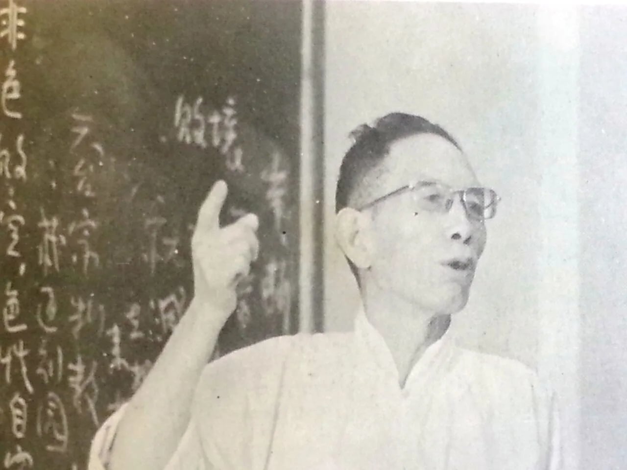 Porträt von Mou Zongsan (1909–1995) – Gedenkseite