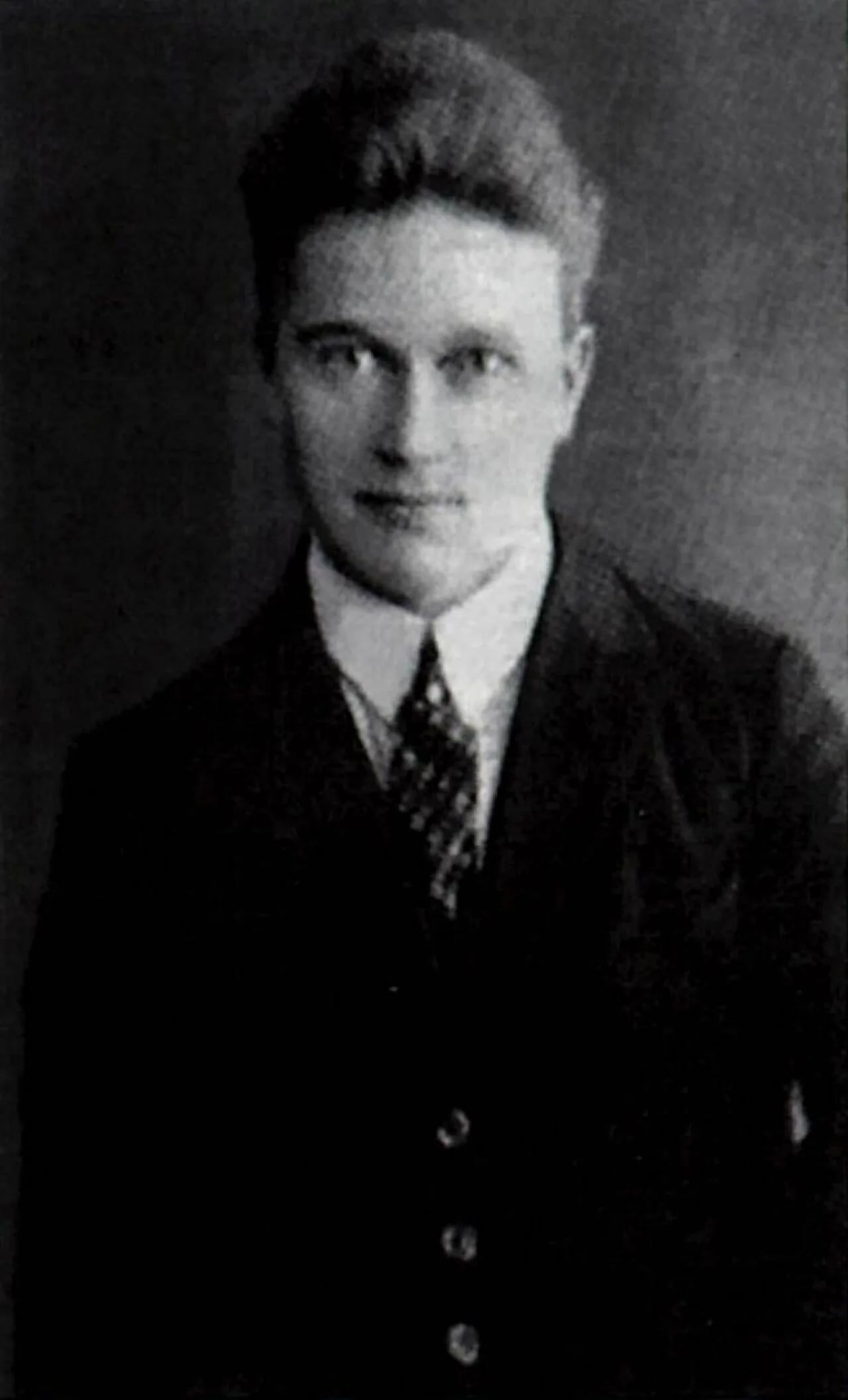 Portrait of Arndt Pekurinen (1905–1941) – memorial page