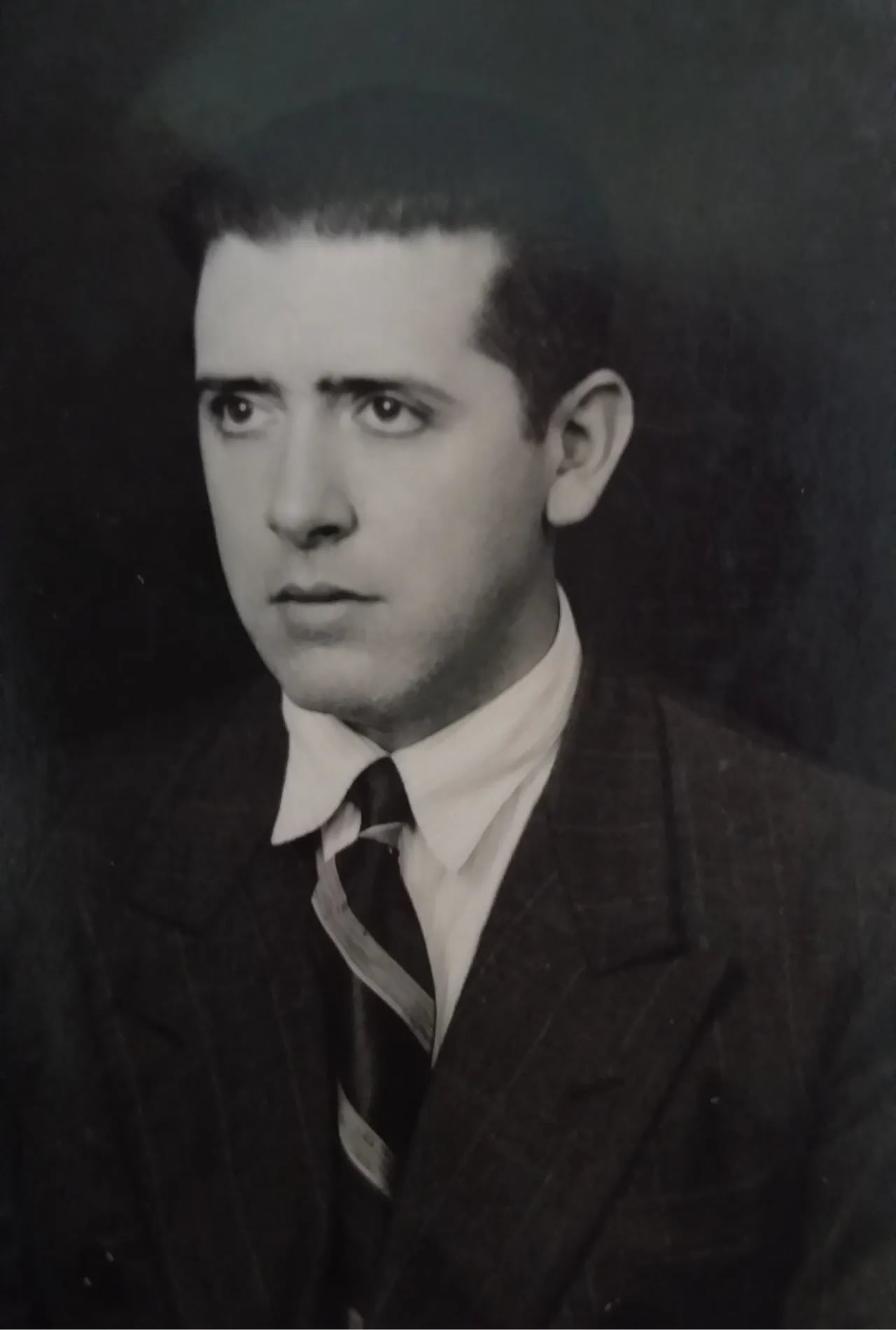Portrait of Carlos Alberto Moglia (1908–1987) – memorial page