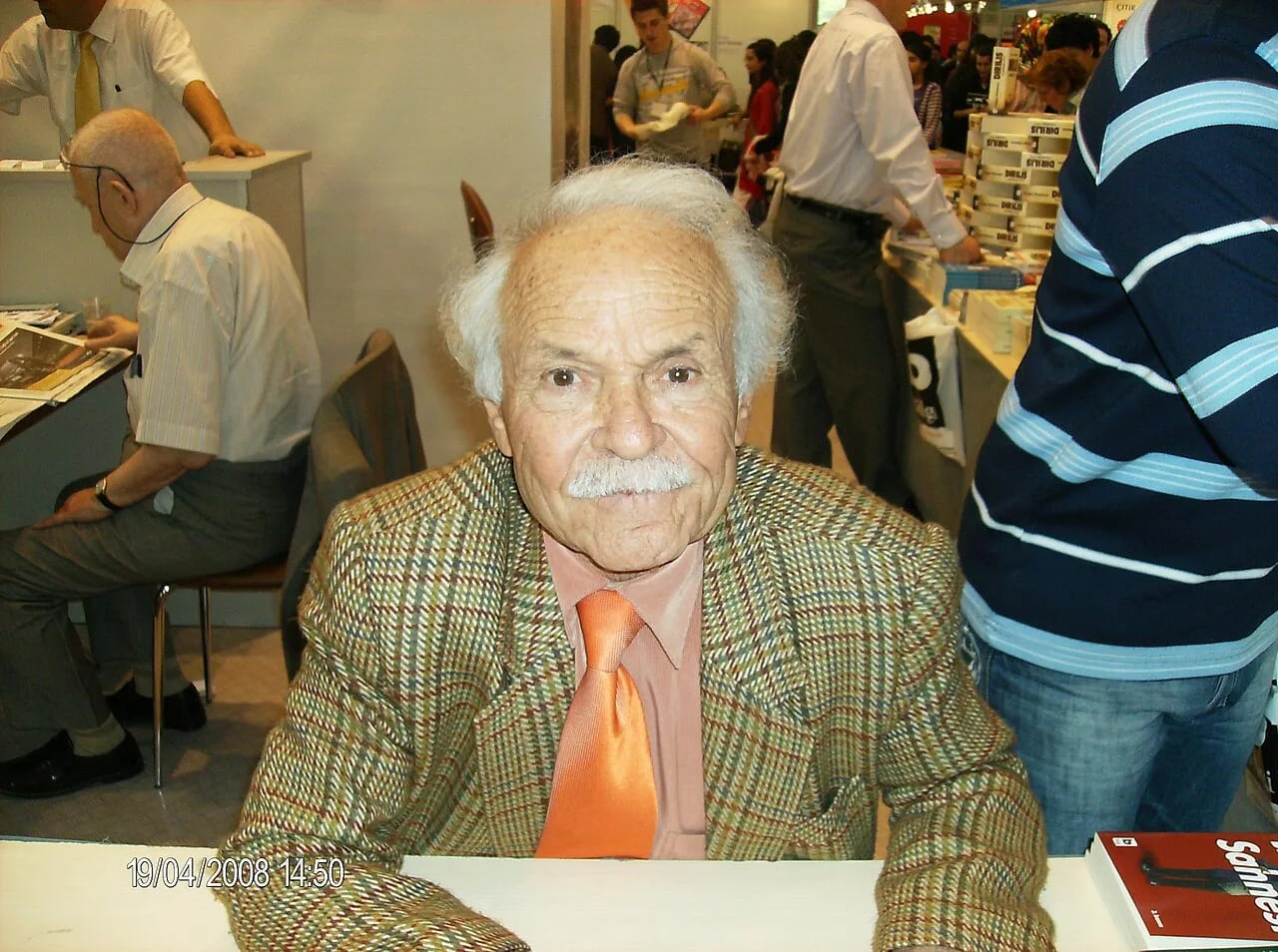 Porträt von Muzaffer İzgü (1933–2017) – Gedenkseite