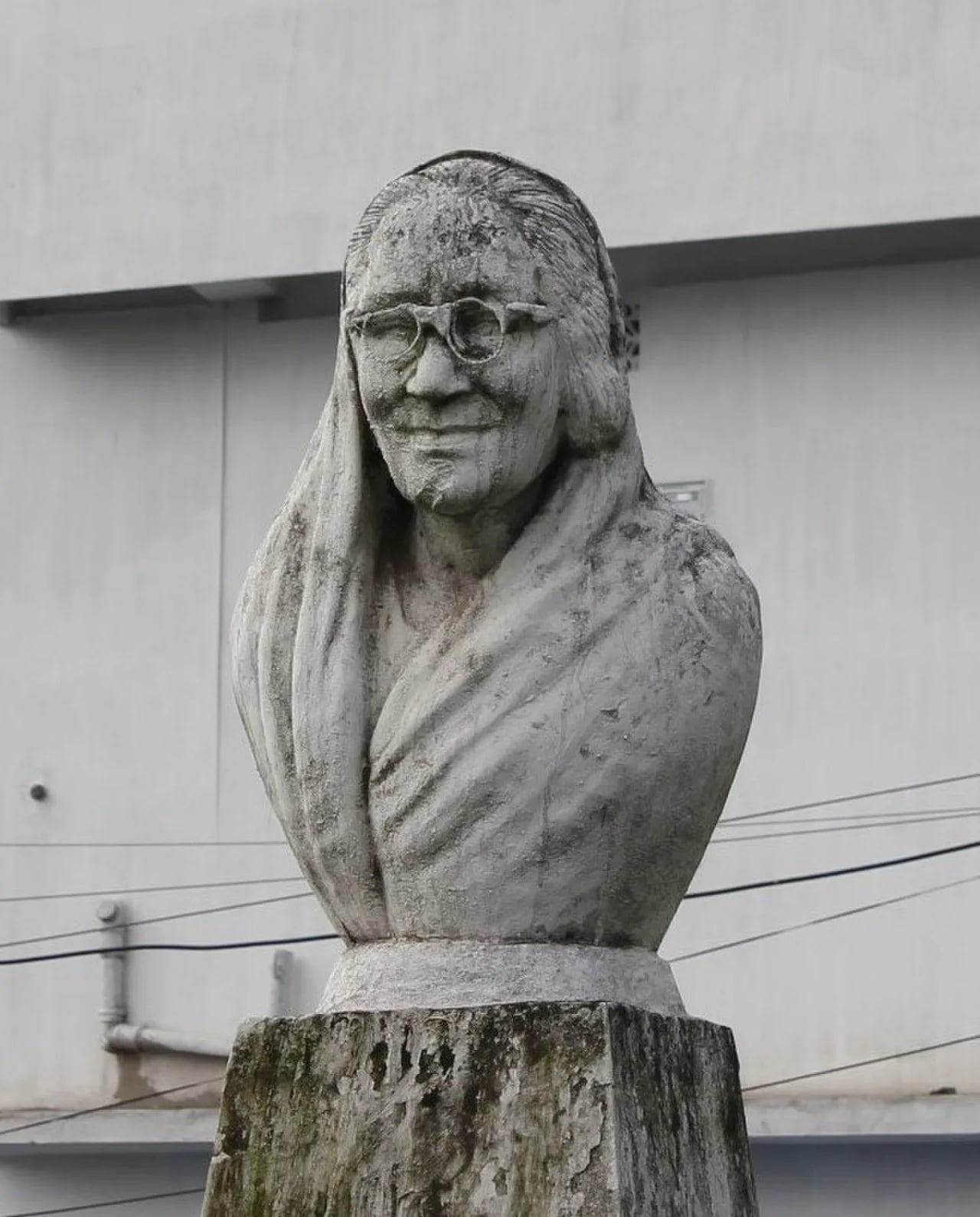 Porträt von Nalini Bala Devi (1898–1977) – Gedenkseite