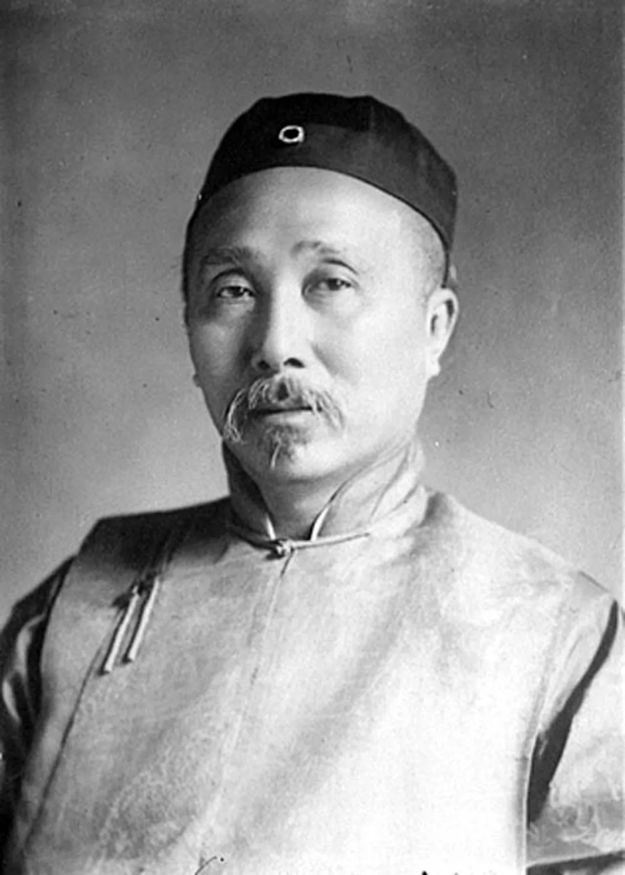 Portrait of Wu Tingfang (1842–1922) – memorial page