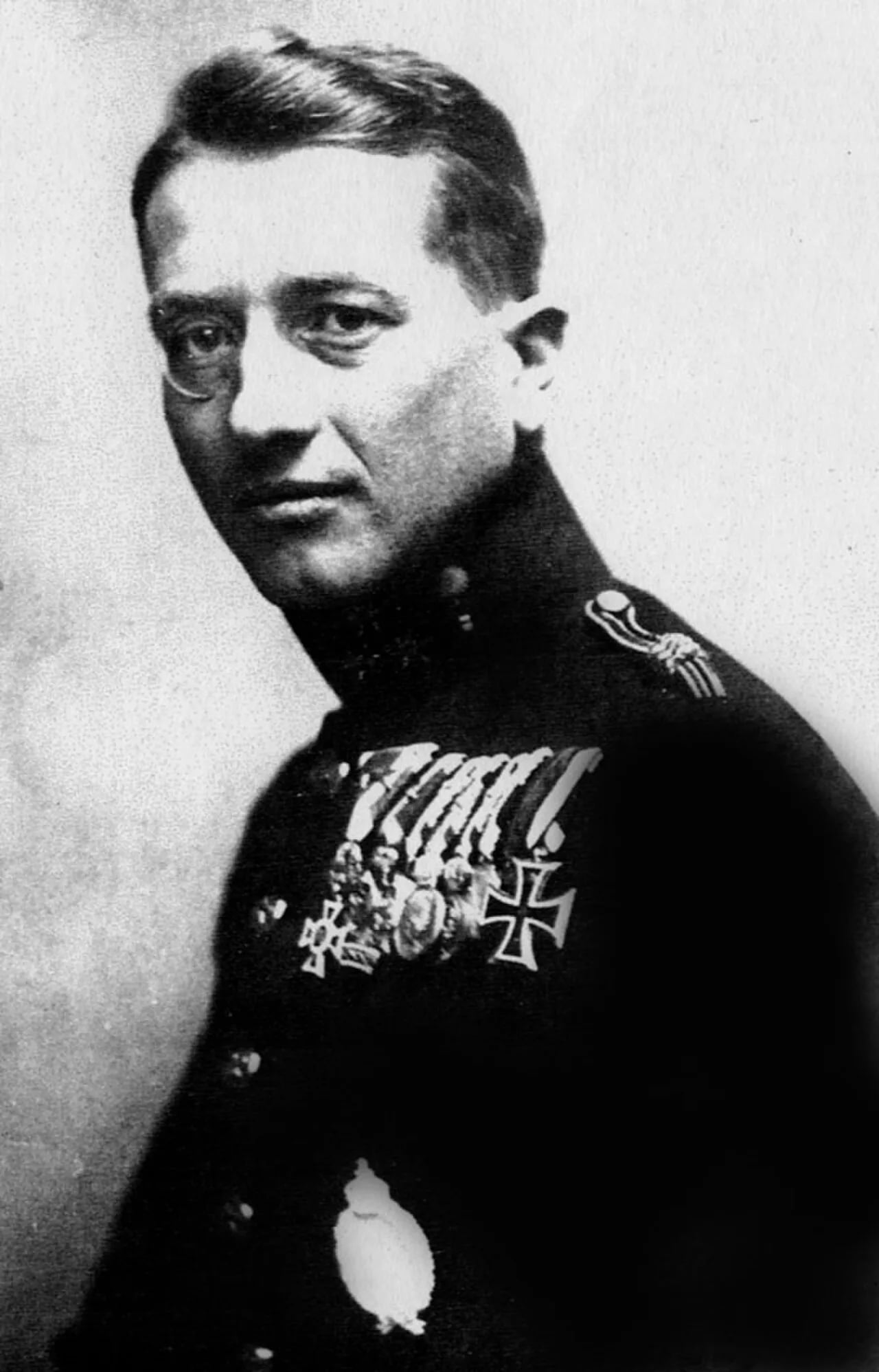 Portrait of Godwin Brumowski (1889–1936) – memorial page