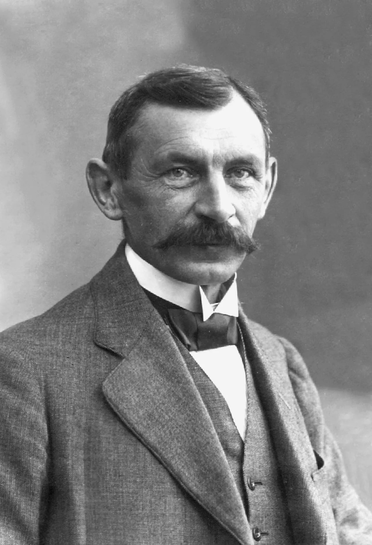 Porträt von Arnošt Bart-Brězynčanski (1870–1956) – Gedenkseite