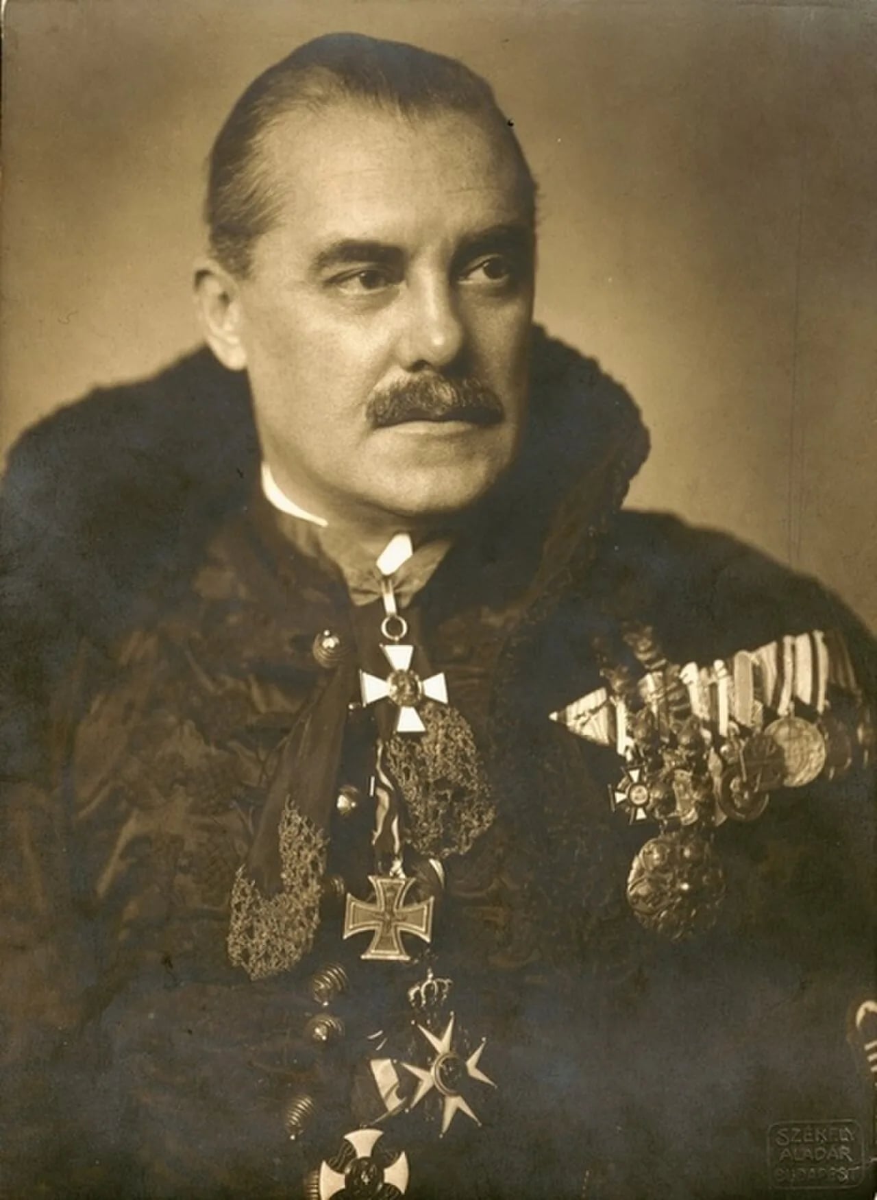 Porträt von Miklós Kozma (1884–1941) – Gedenkseite