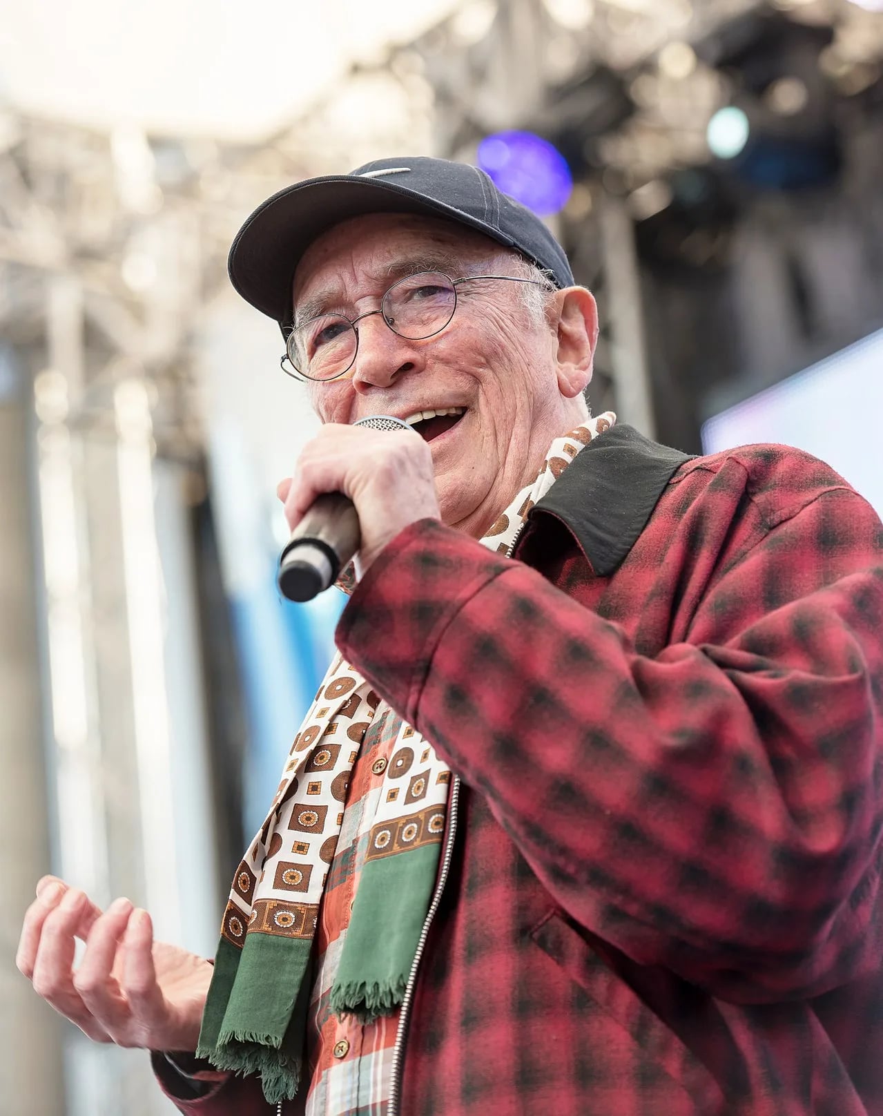 Portrait of Neil Landon (1941–2020) – memorial page