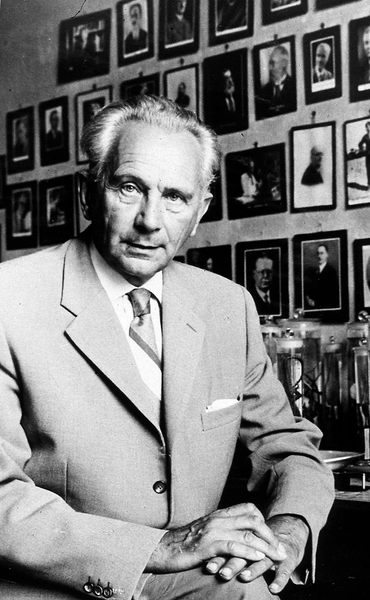 Portrait of Robert Mertens (1894–1975) – memorial page