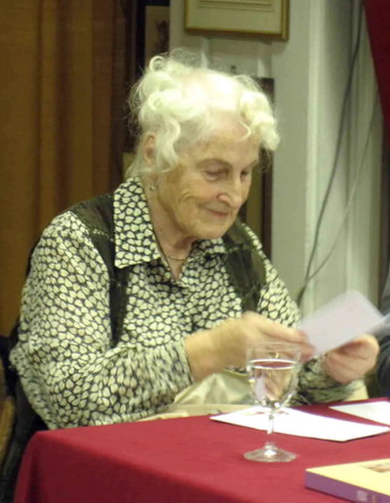 Porträt von Neža Maurer (1930–2025) – Gedenkseite